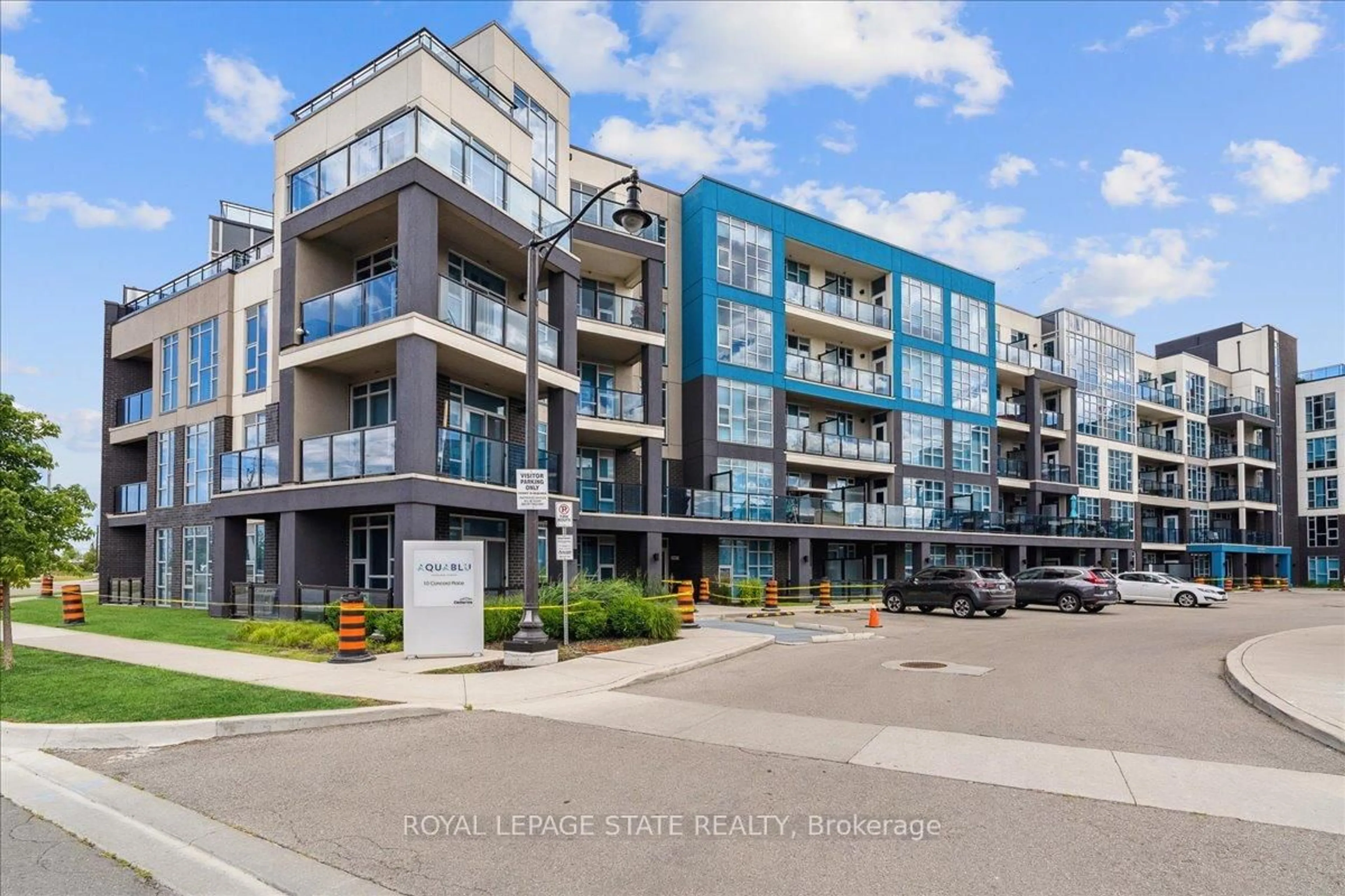 A pic from outside/outdoor area/front of a property/back of a property/a pic from drone, street for 10 Concord Pl #204, Grimsby Ontario L3M 0G6