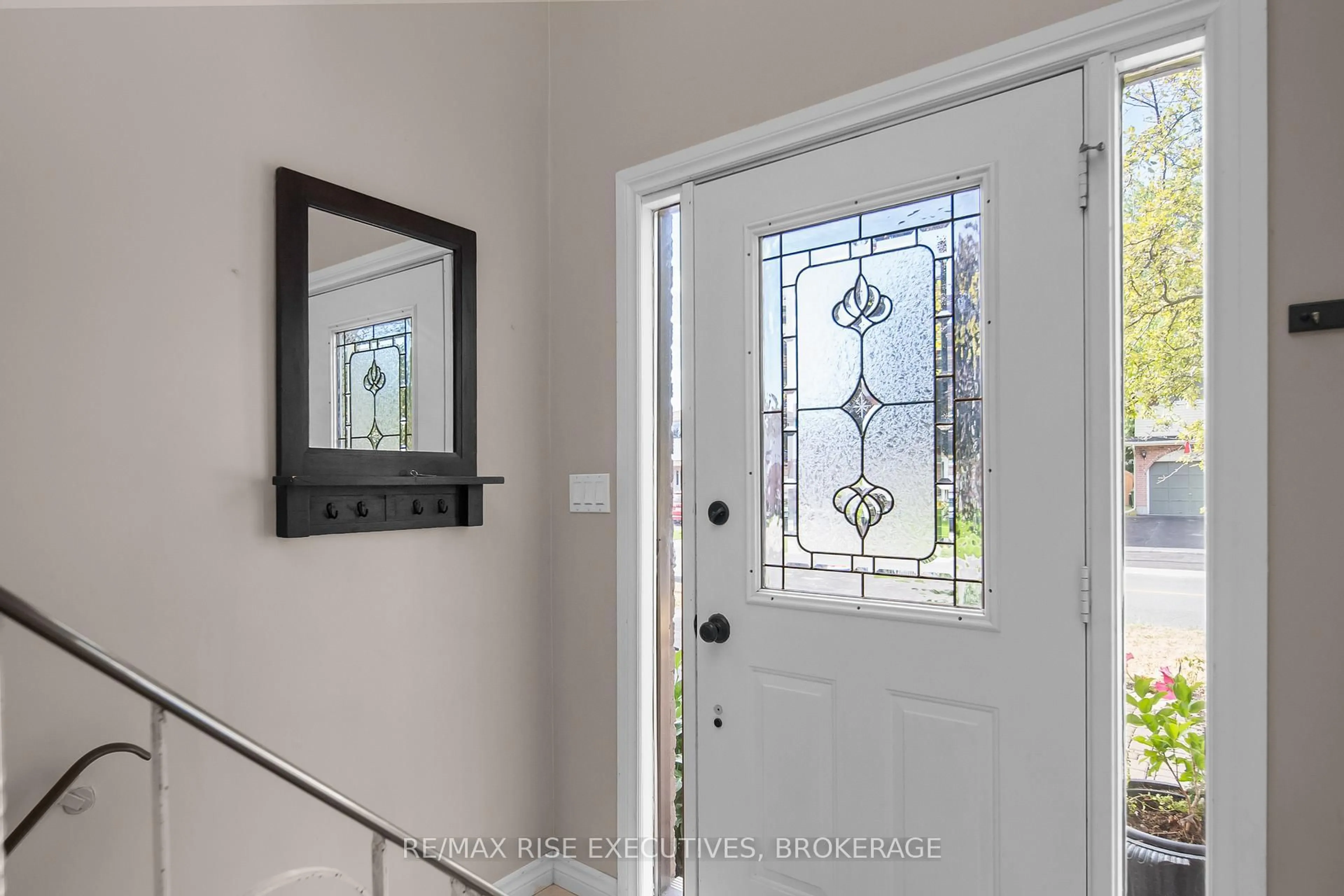 Indoor entryway for 932 Milford Dr, Kingston Ontario K7P 1N6