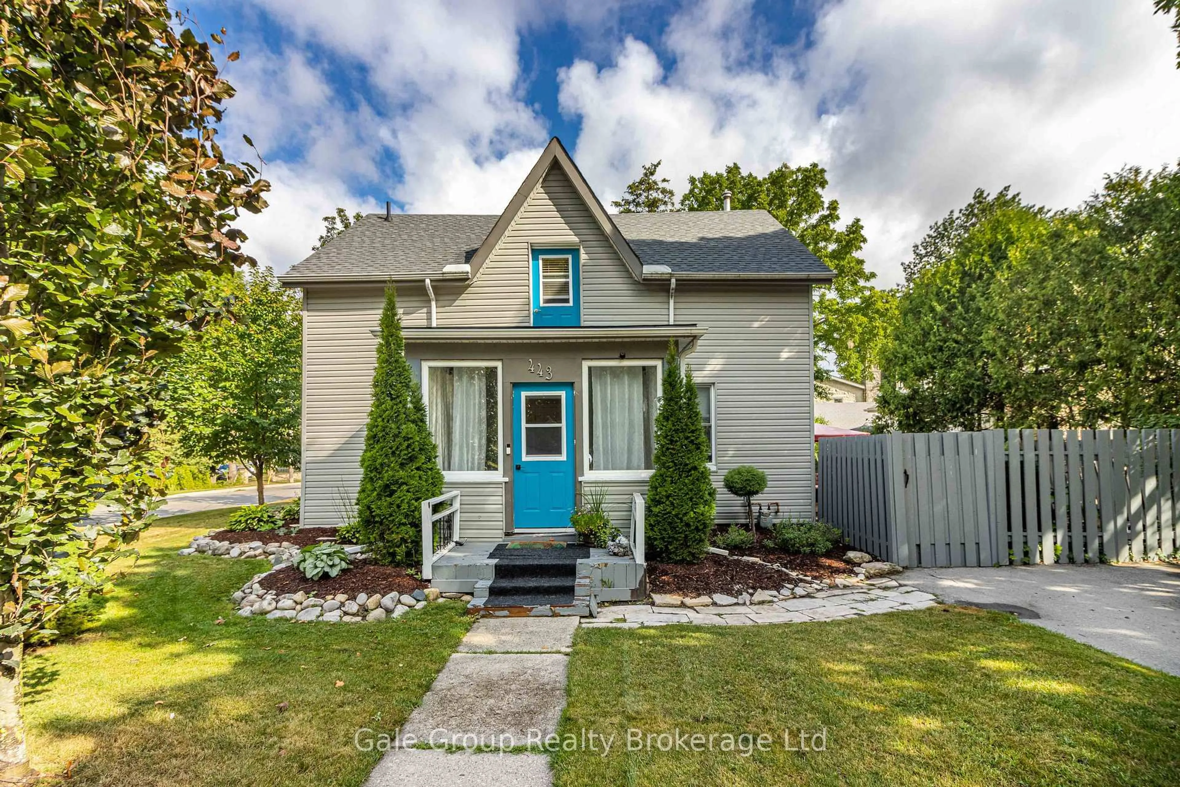 Home with vinyl exterior material, street for 443 Drew St, Woodstock Ontario N4S 4V4