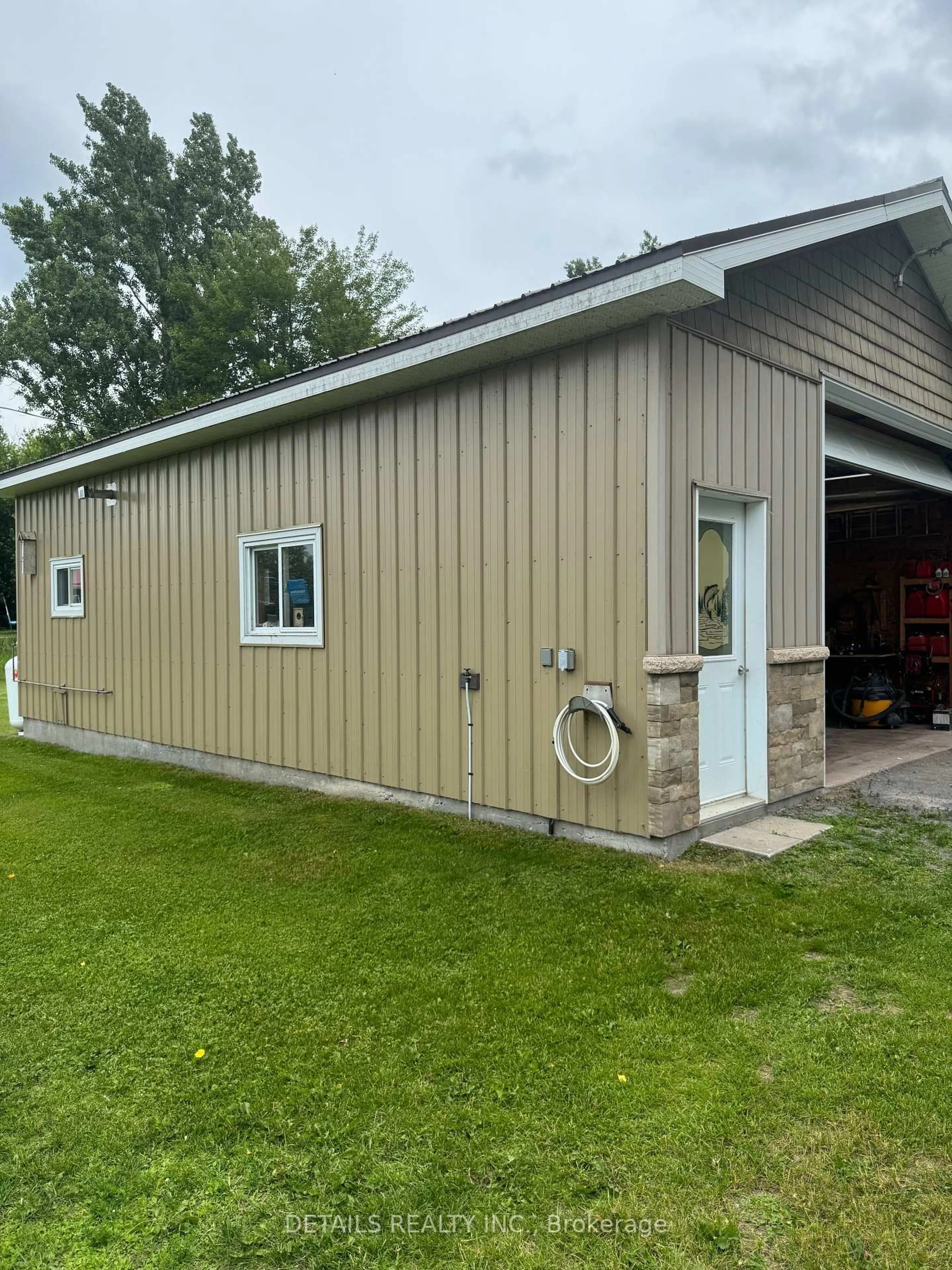 Shed for 899 Concession 1 Rd, Alfred and Plantagenet Ontario K0B 1L0