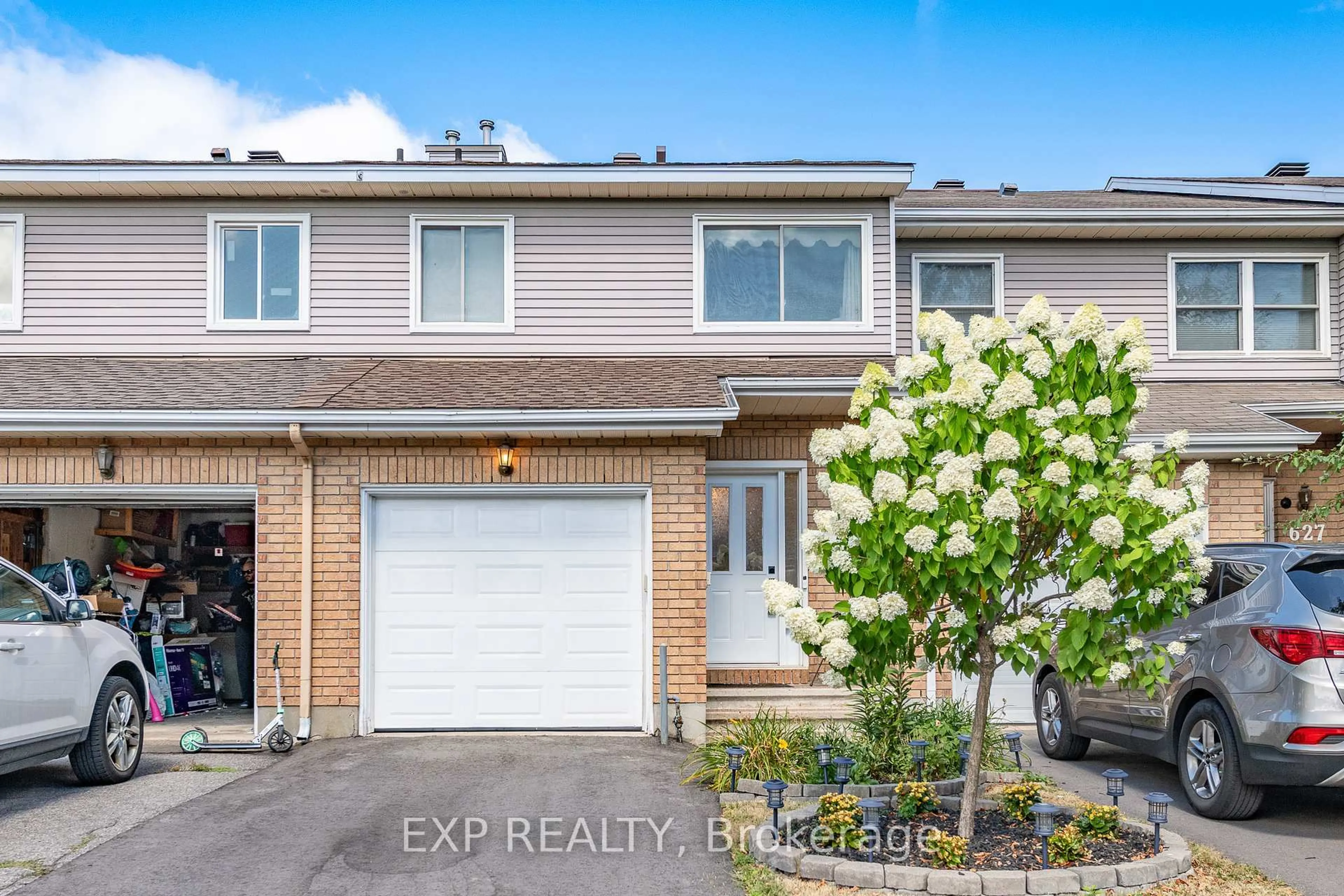 Home with vinyl exterior material, street for 629 Brome Cres, Ottawa Ontario K4A 1T9