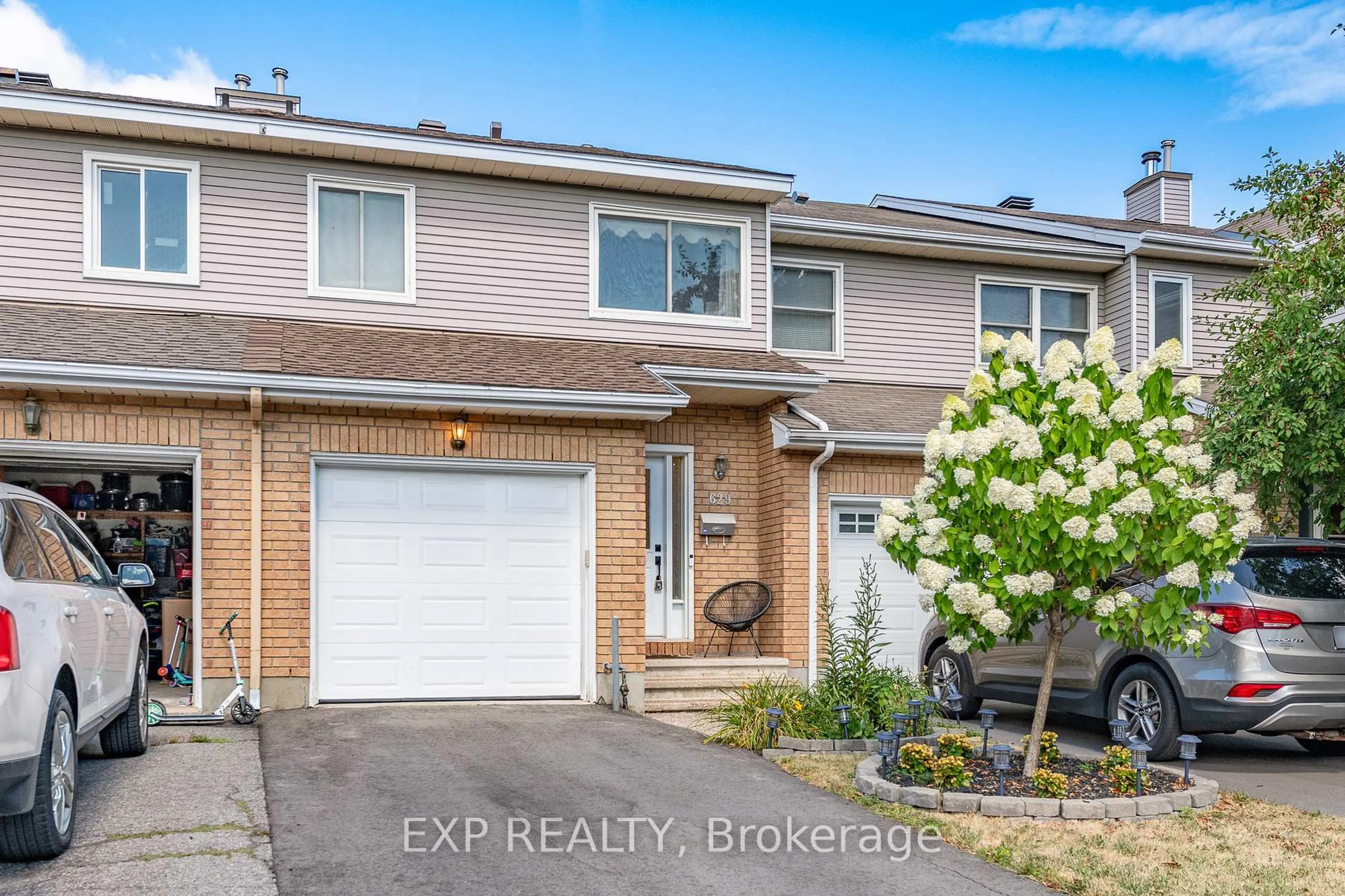 Home with vinyl exterior material, street for 629 Brome Cres, Ottawa Ontario K4A 1T9