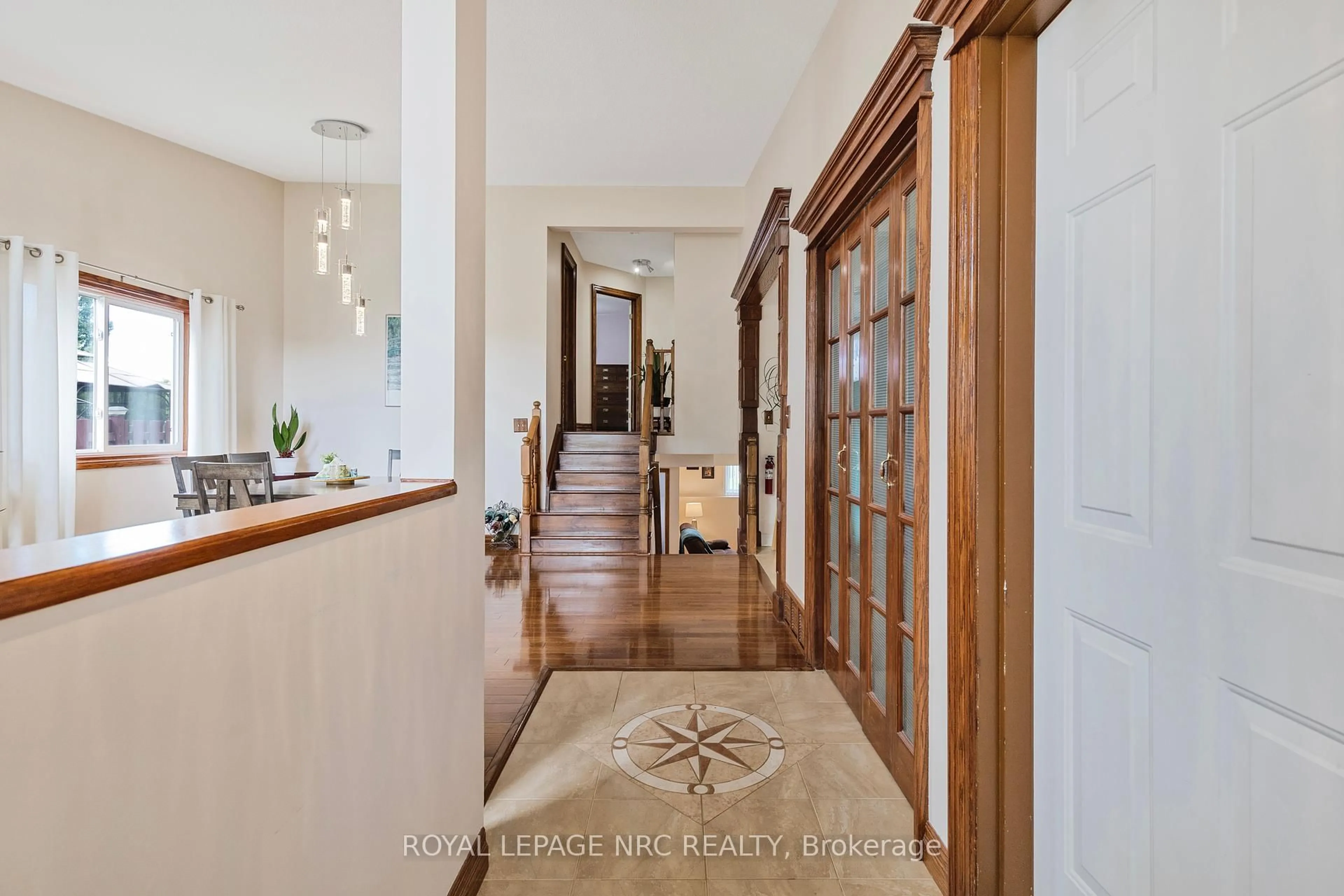 Indoor entryway for 46 Foxhill Cres, St. Catharines Ontario L2S 3V1