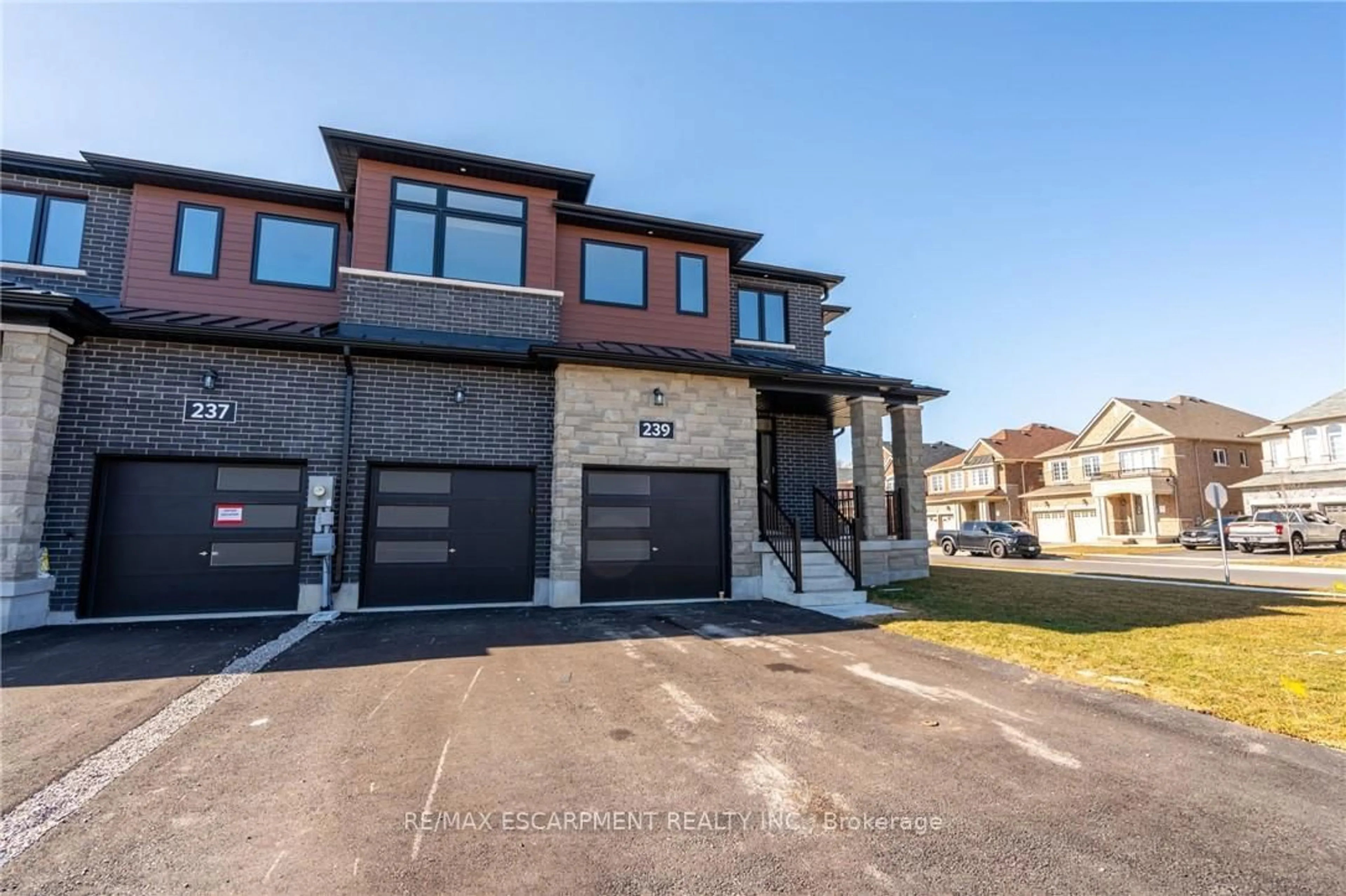 Home with brick exterior material, street for 239 LORMONT Blvd, Hamilton Ontario L8J 0K2
