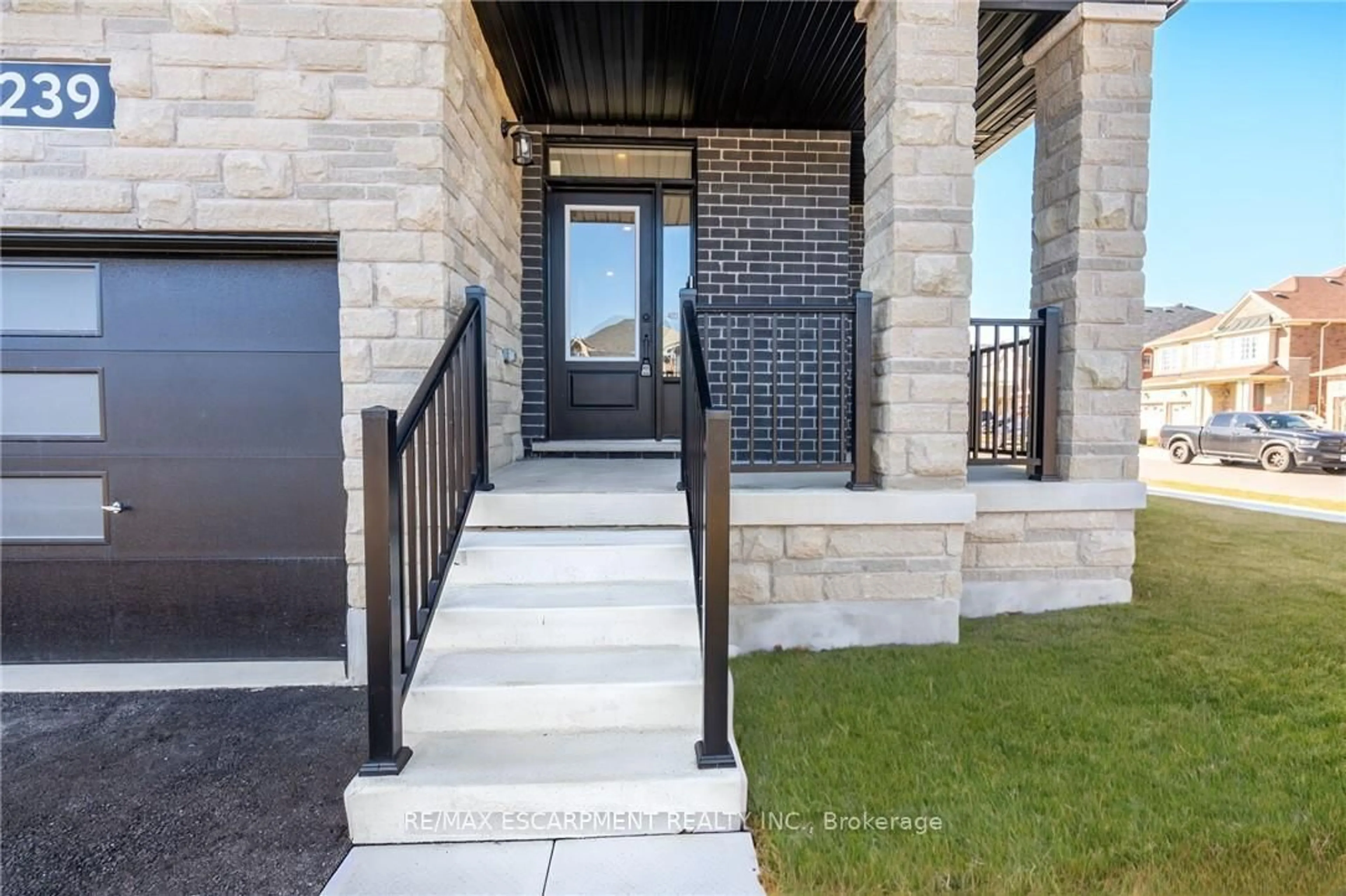 Unknown for 239 LORMONT Blvd, Hamilton Ontario L8J 0K2