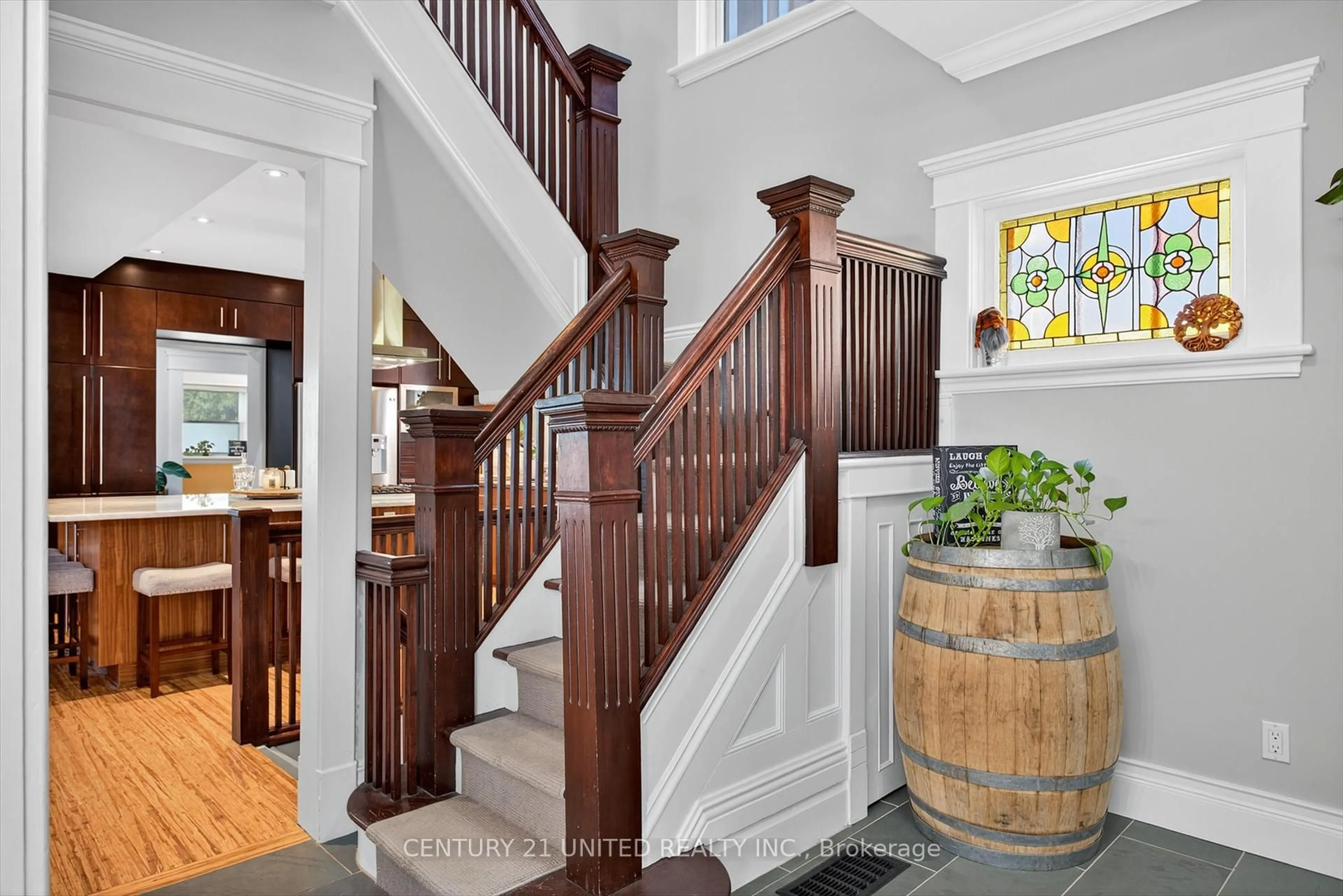 Indoor entryway for 317 Margaret Ave, Peterborough Ontario K9J 5H1