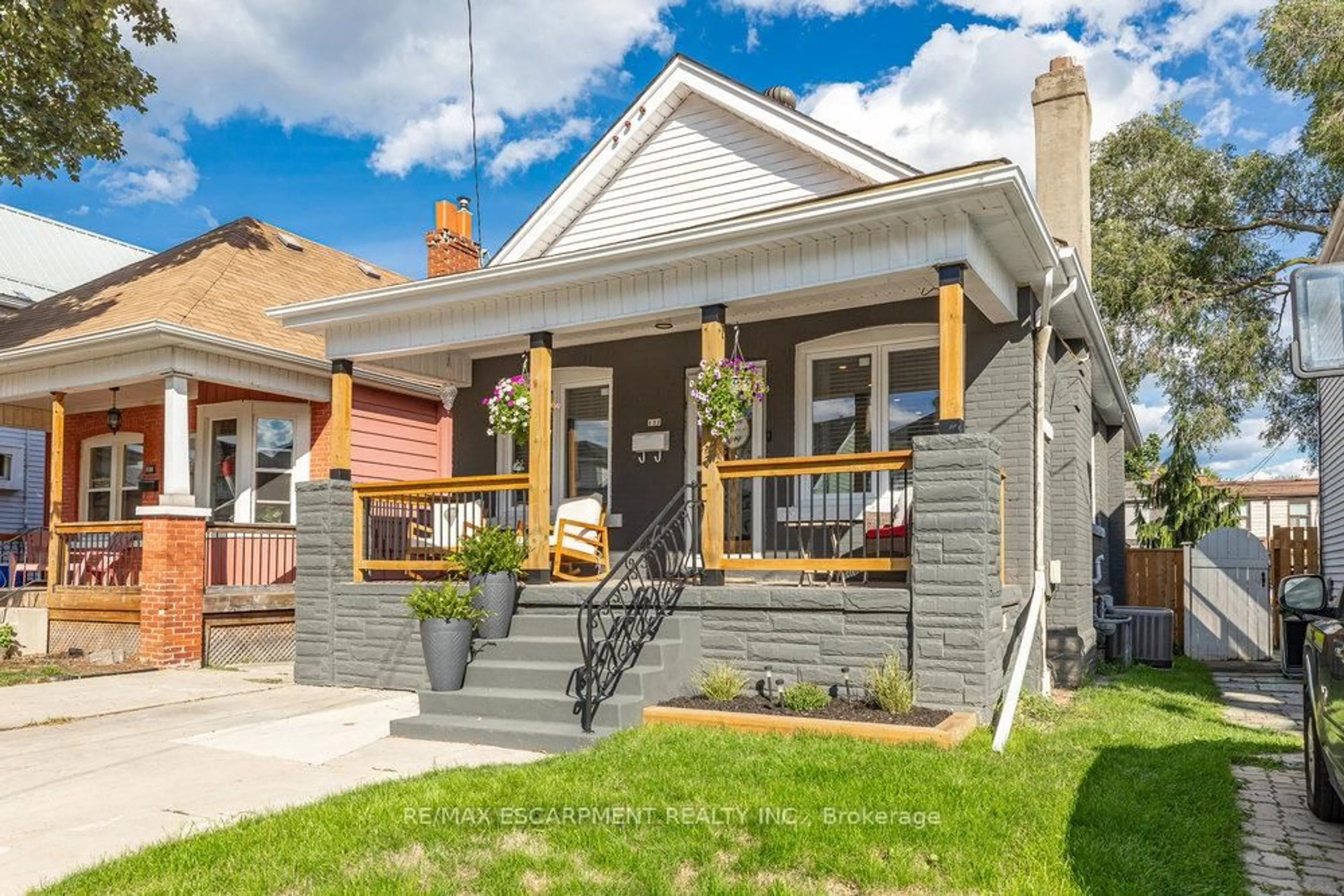 Home with vinyl exterior material, street for 132 London St, Hamilton Ontario L8H 4B7