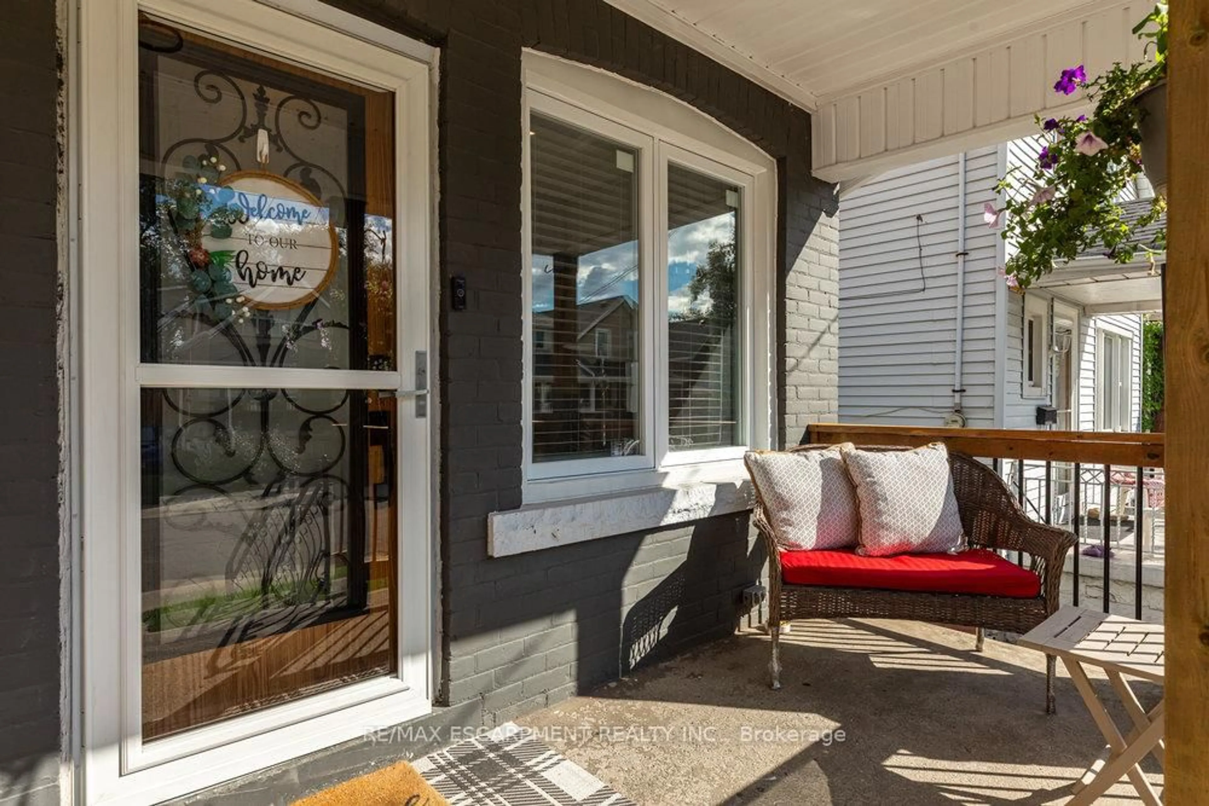 Patio, street for 132 London St, Hamilton Ontario L8H 4B7