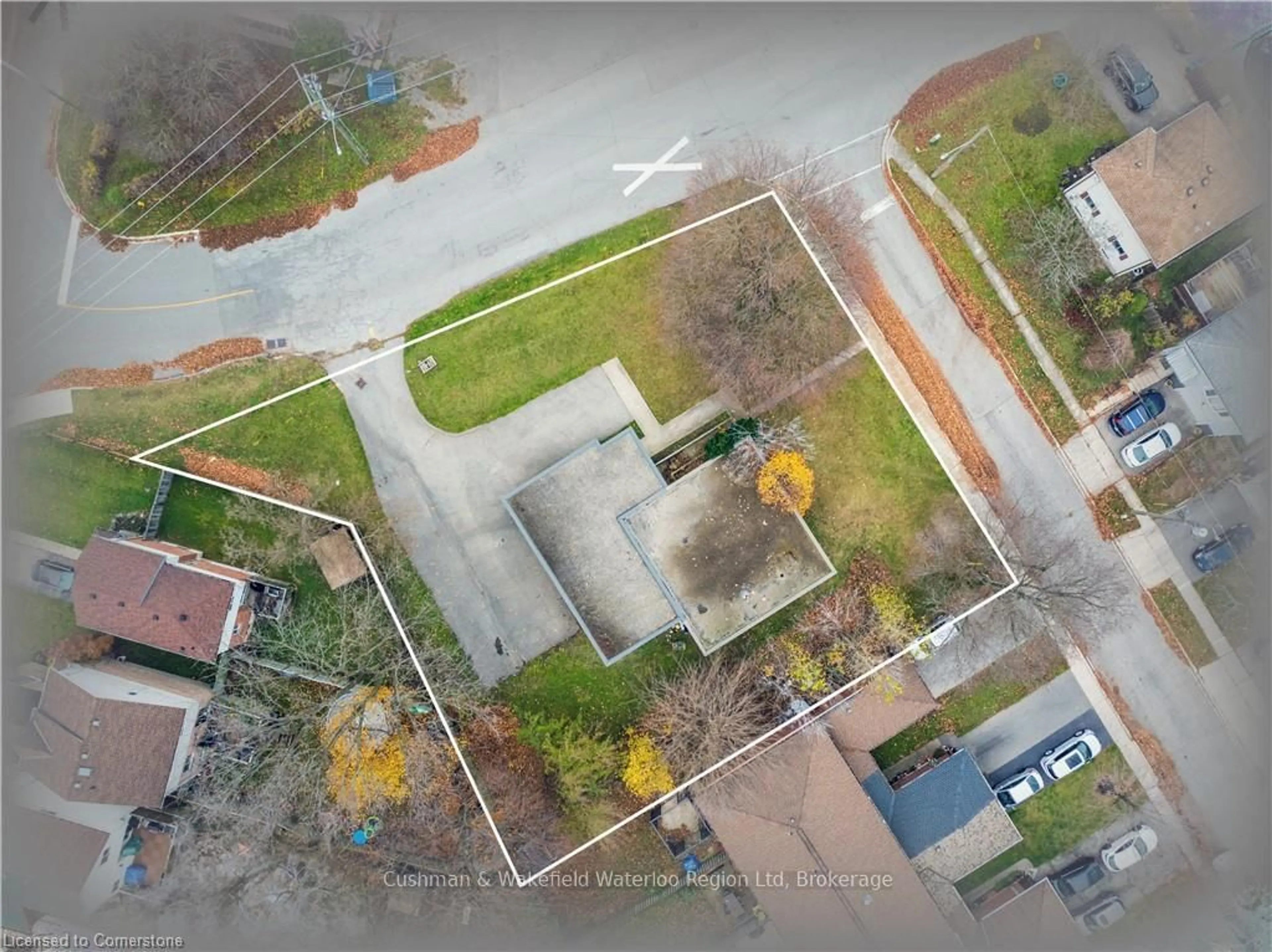 A pic from outside/outdoor area/front of a property/back of a property/a pic from drone, building for 359 Lawrence St, Cambridge Ontario N3H 5E9