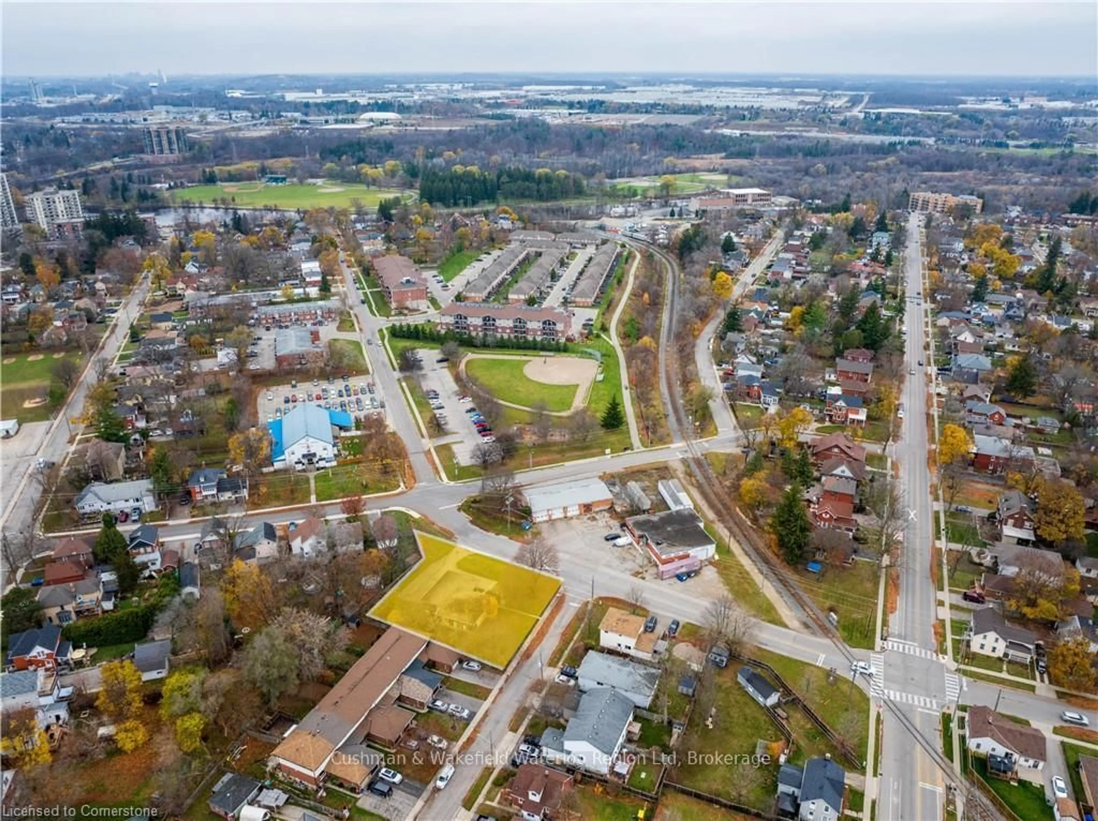 A pic from outside/outdoor area/front of a property/back of a property/a pic from drone, street for 359 Lawrence St, Cambridge Ontario N3H 5E9