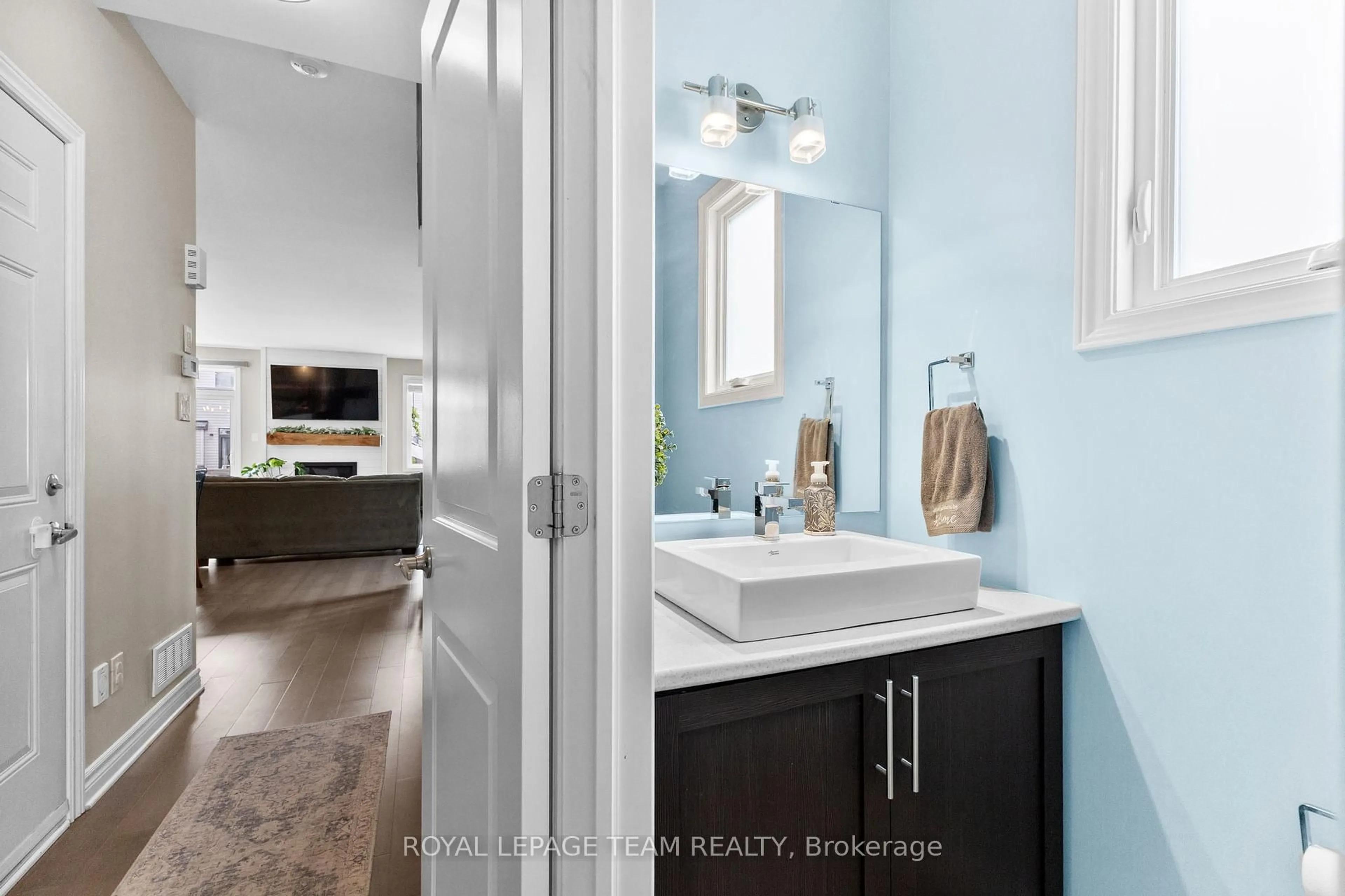 Contemporary bathroom, ceramic/tile floor for 270 Munro St, Carleton Place Ontario K7C 0P2