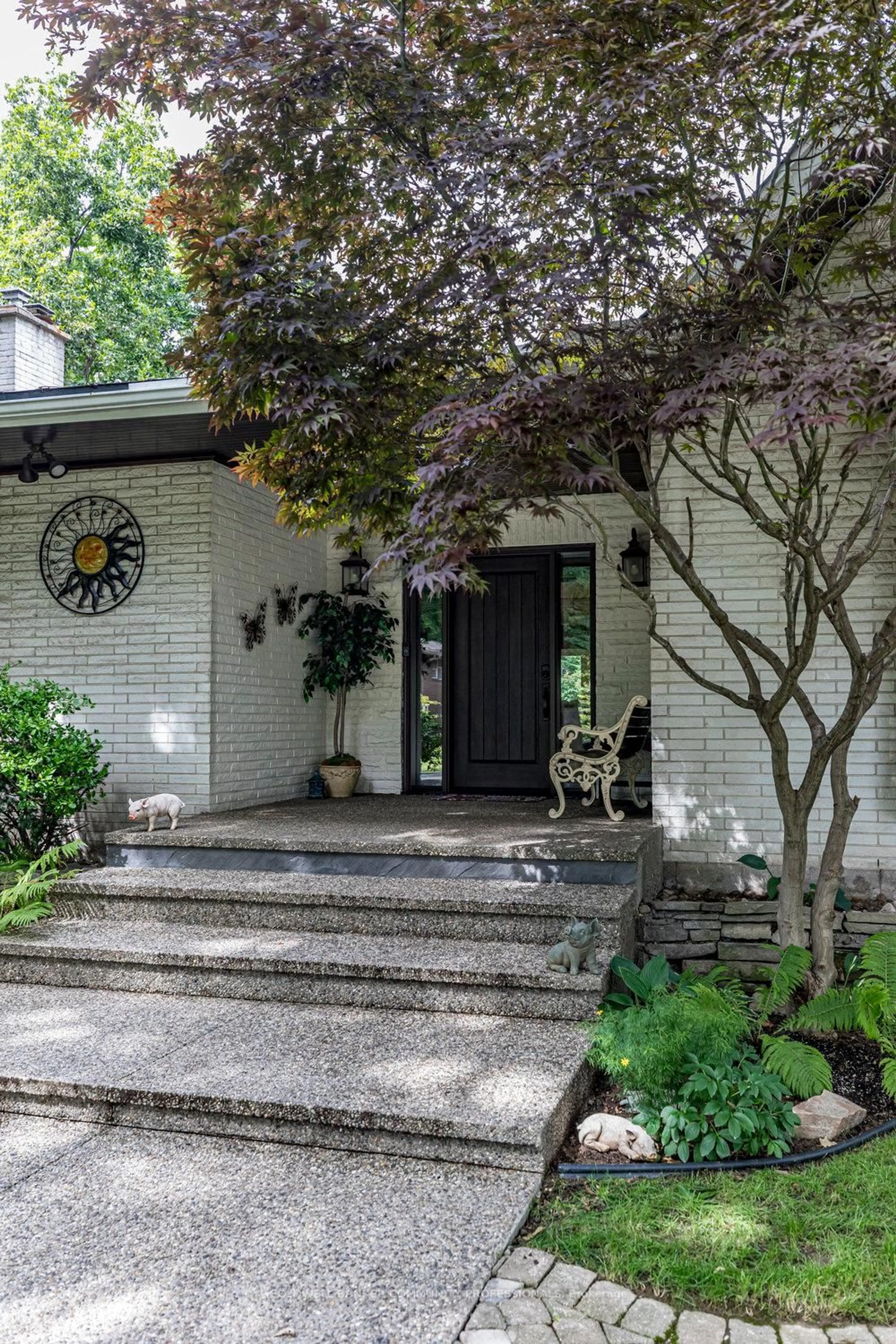 Indoor entryway for 50 Braemar Pl, Hamilton Ontario L9C 1E2