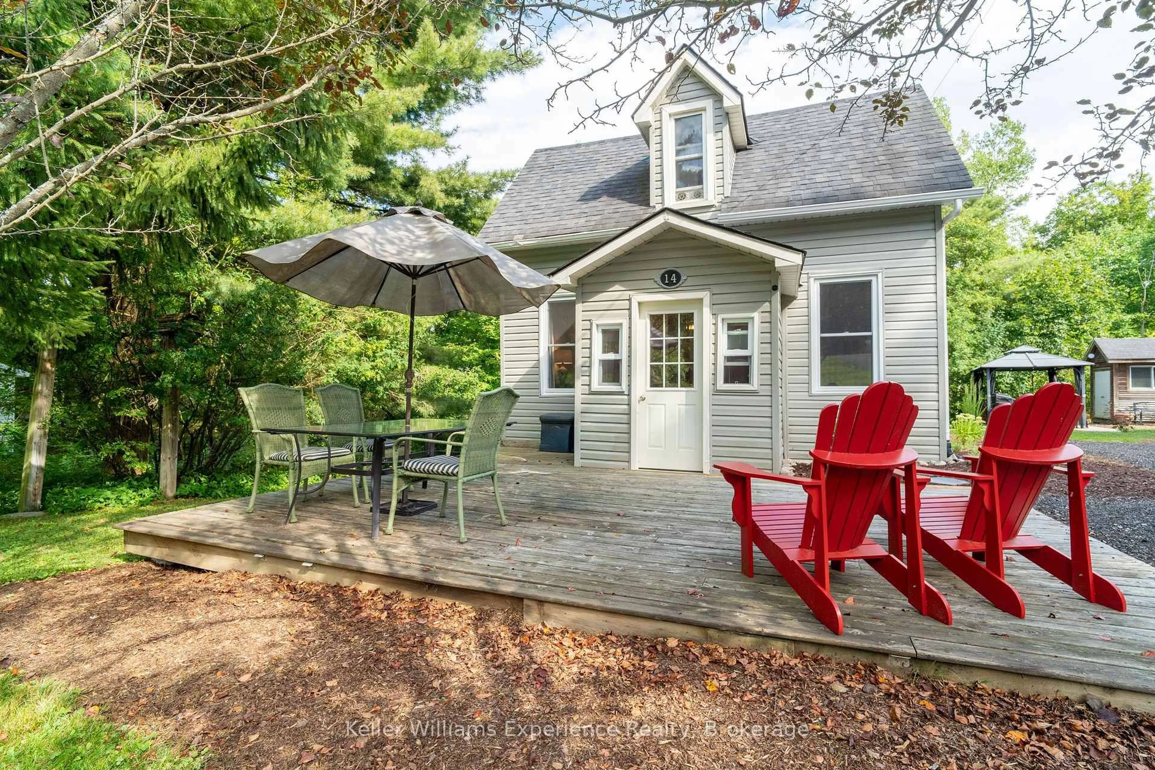 Patio, street for 14 Edward St, Bracebridge Ontario P1L 1H5