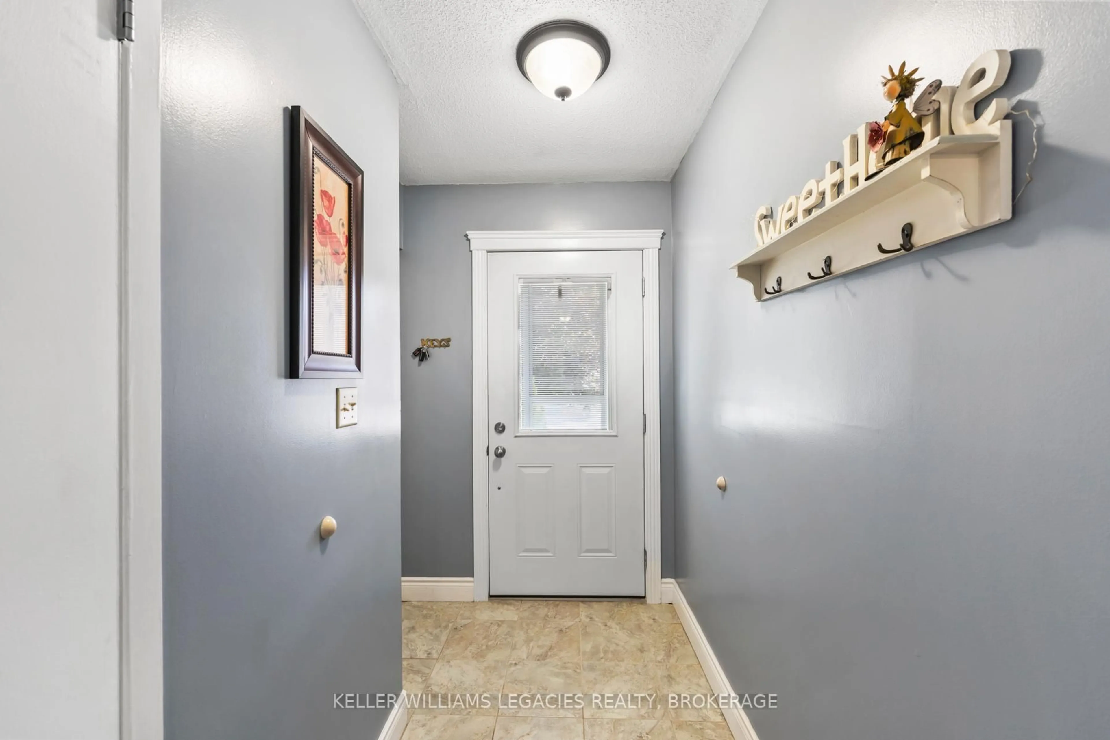 Indoor entryway for 884 Muirfield Cres, Kingston Ontario K7M 8E4