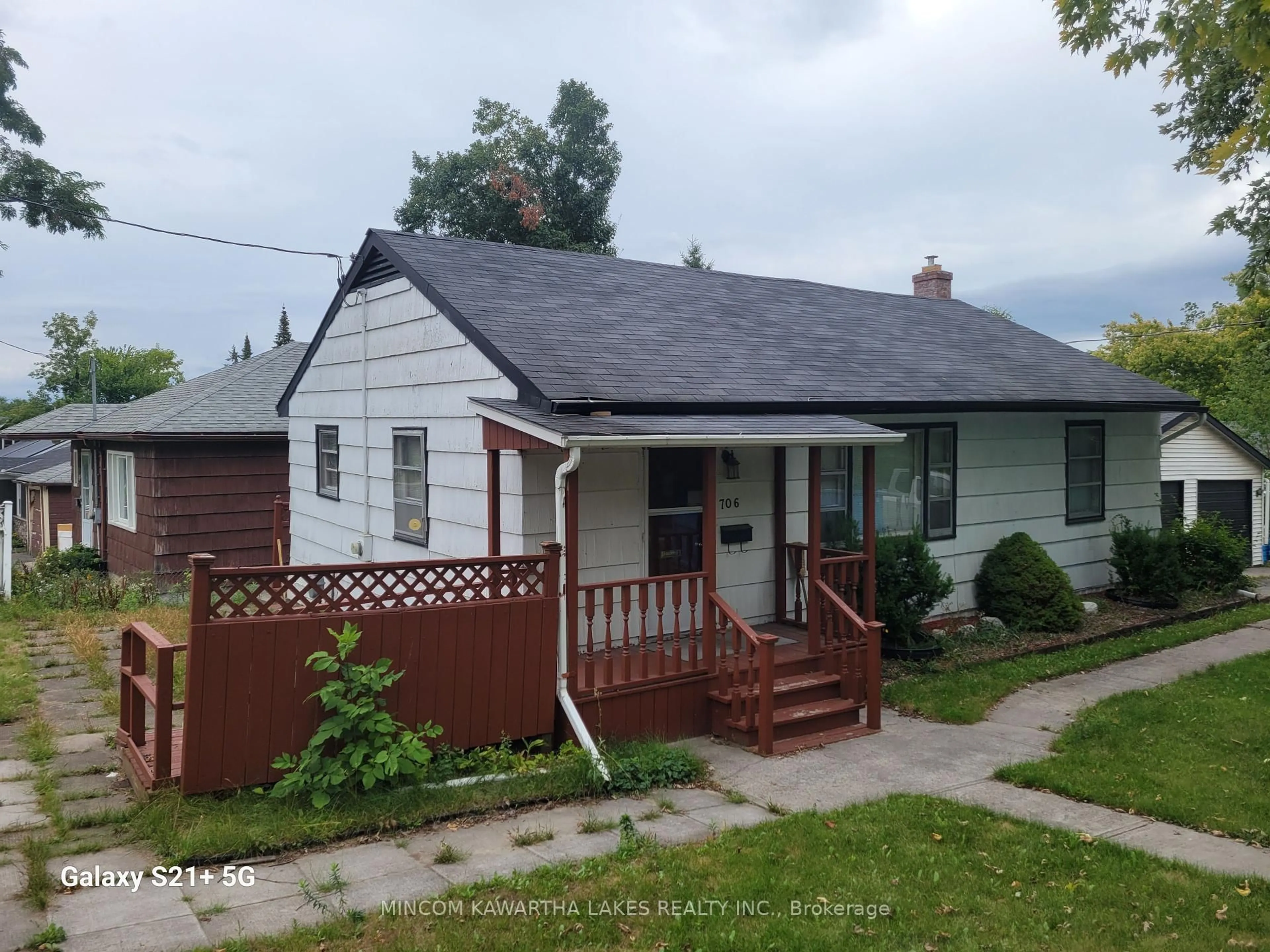 Home with vinyl exterior material, street for 706 Fairbairn St, Peterborough Ontario K9H 6B5