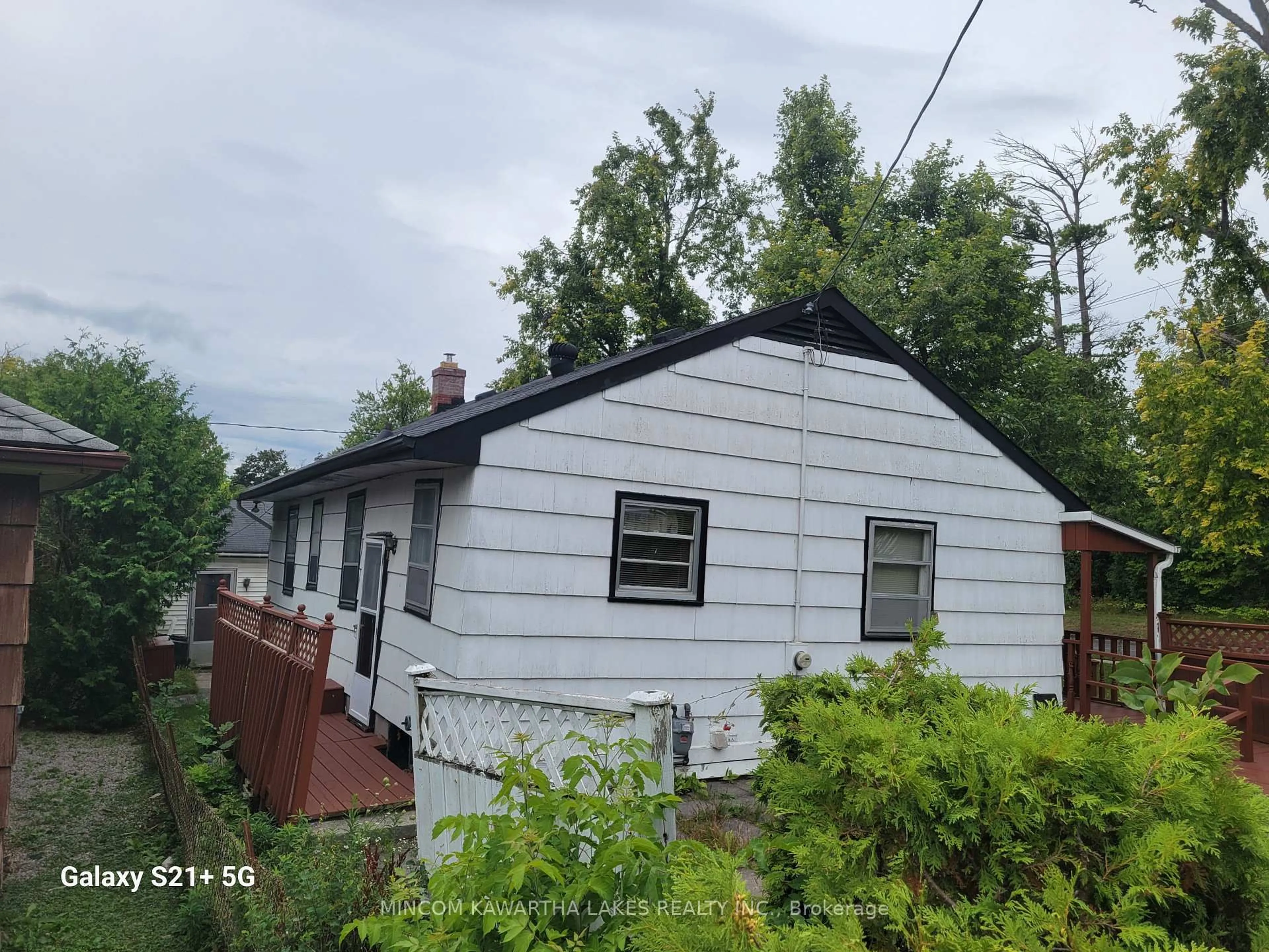 Unknown for 706 Fairbairn St, Peterborough Ontario K9H 6B5