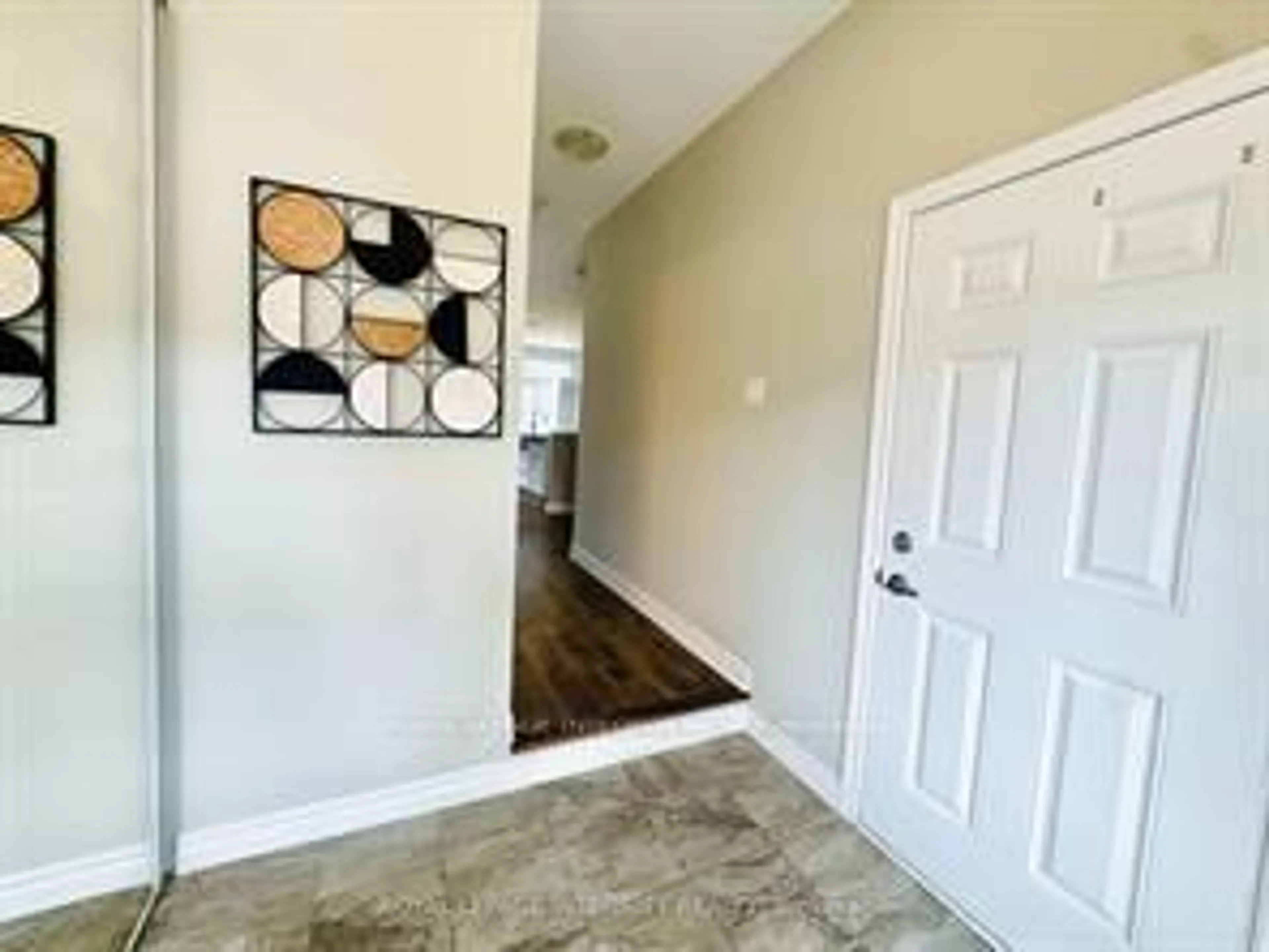 Indoor entryway for 158 Bandelier Way, Stittsville Ontario K2S 2J6