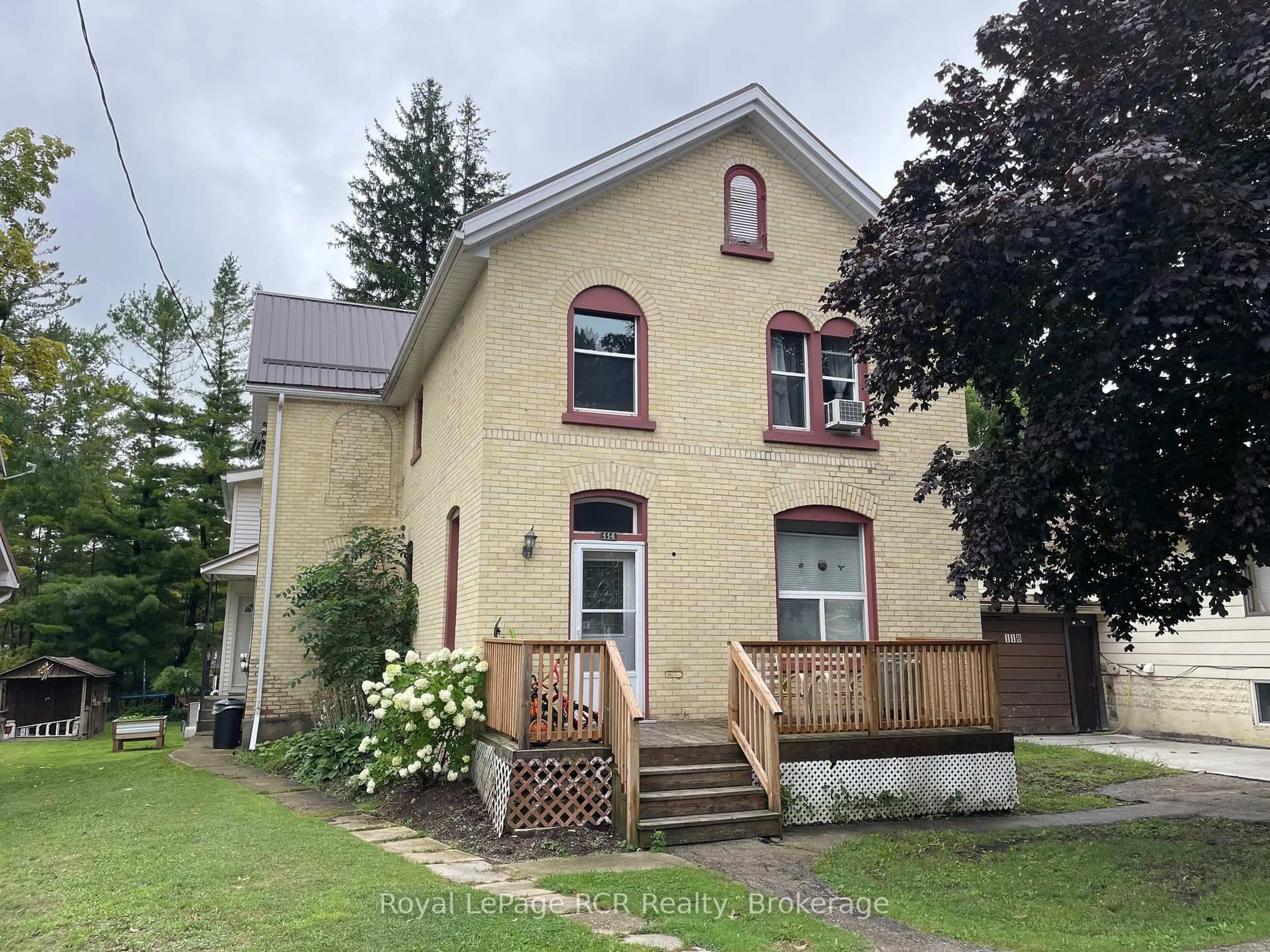 A pic from outside/outdoor area/front of a property/back of a property/a pic from drone, building for 114 Victoria St, Brockton Ontario N0G 2V0