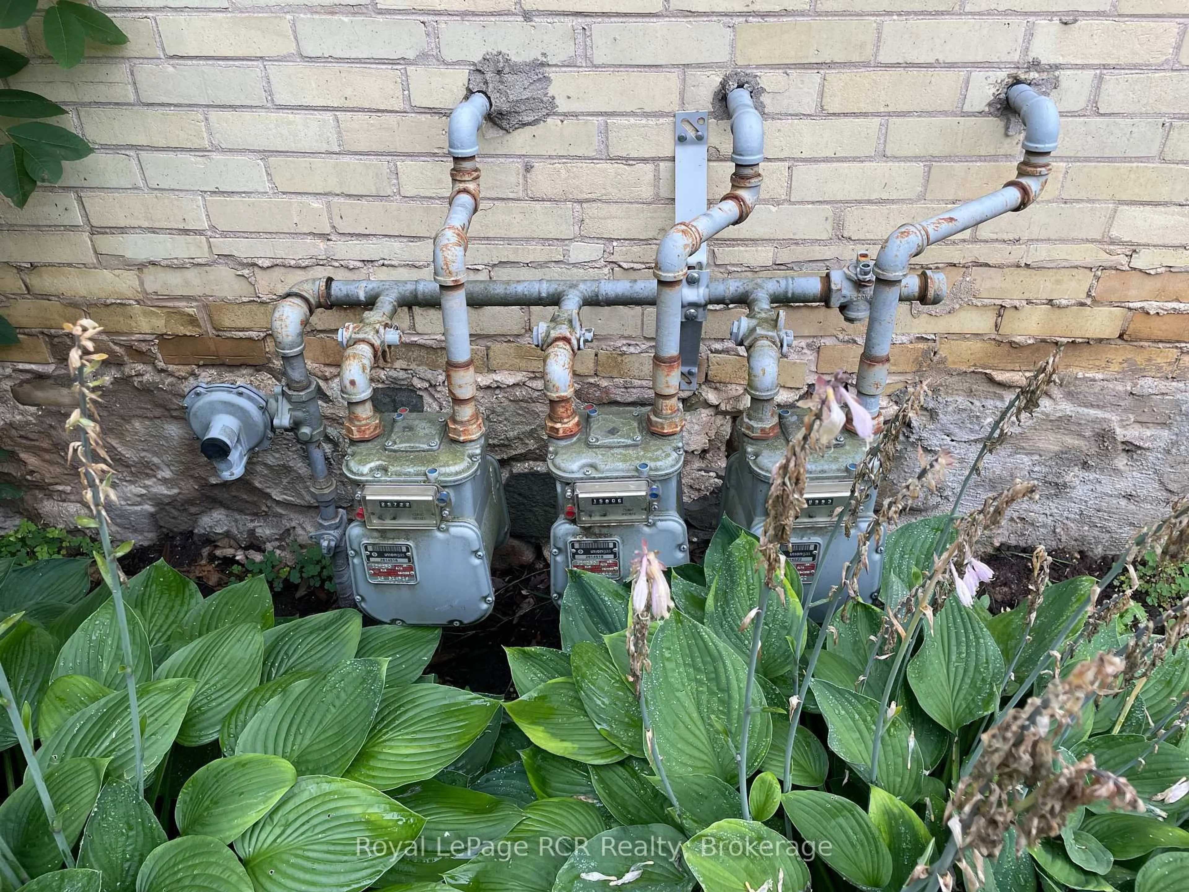A pic from outside/outdoor area/front of a property/back of a property/a pic from drone, street for 114 Victoria St, Brockton Ontario N0G 2V0