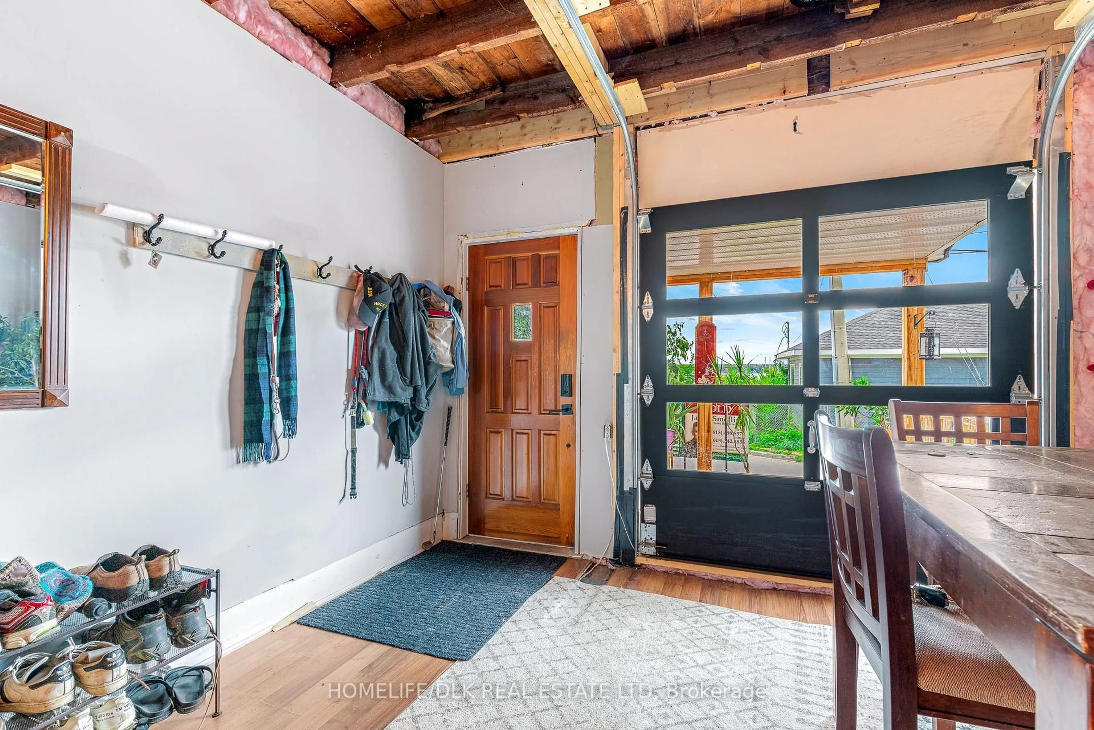 Indoor entryway for 116 Water St, Brockville Ontario K6V 3L9