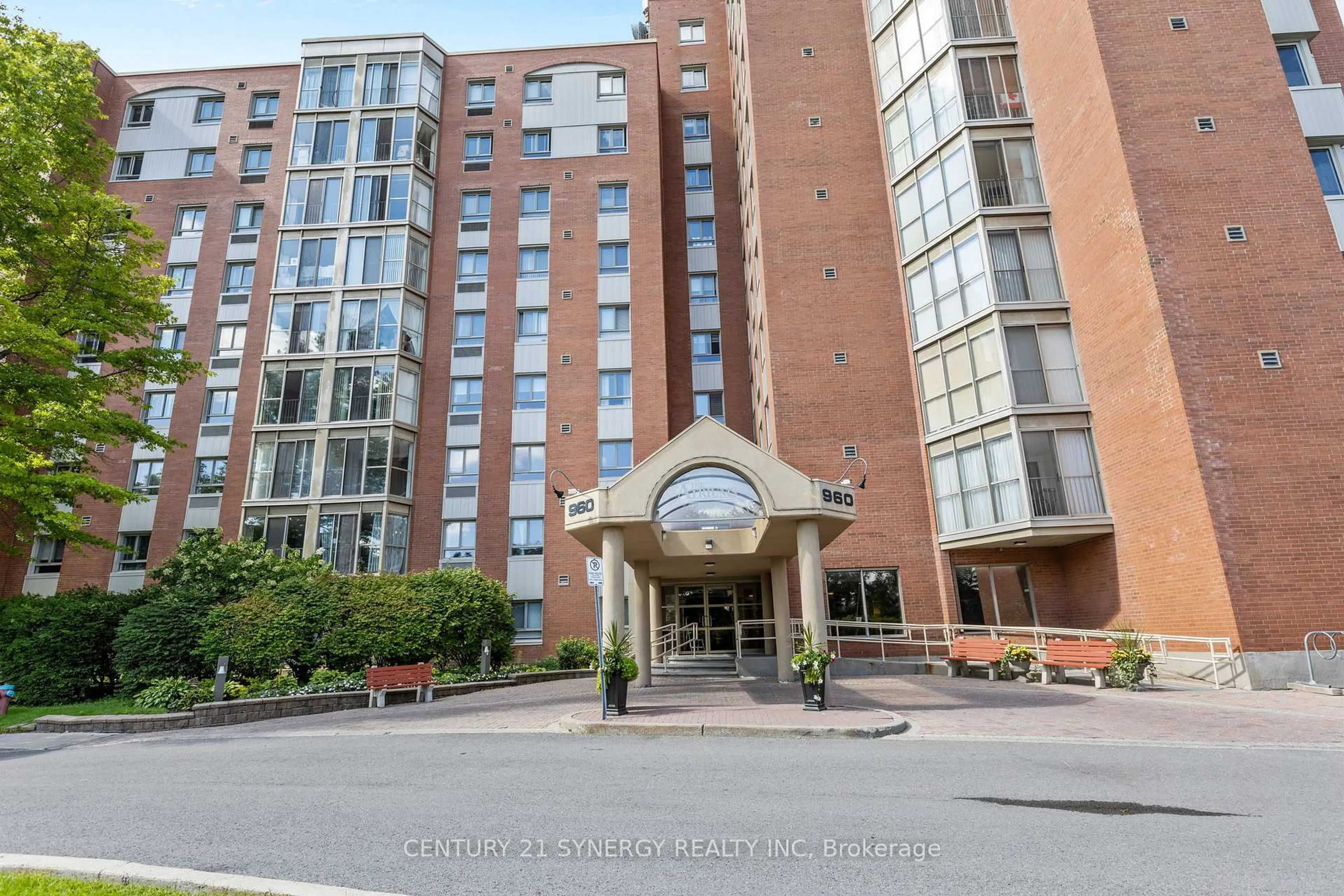 Indoor foyer for 960 Teron Rd #703, Ottawa Ontario K2K 2B6