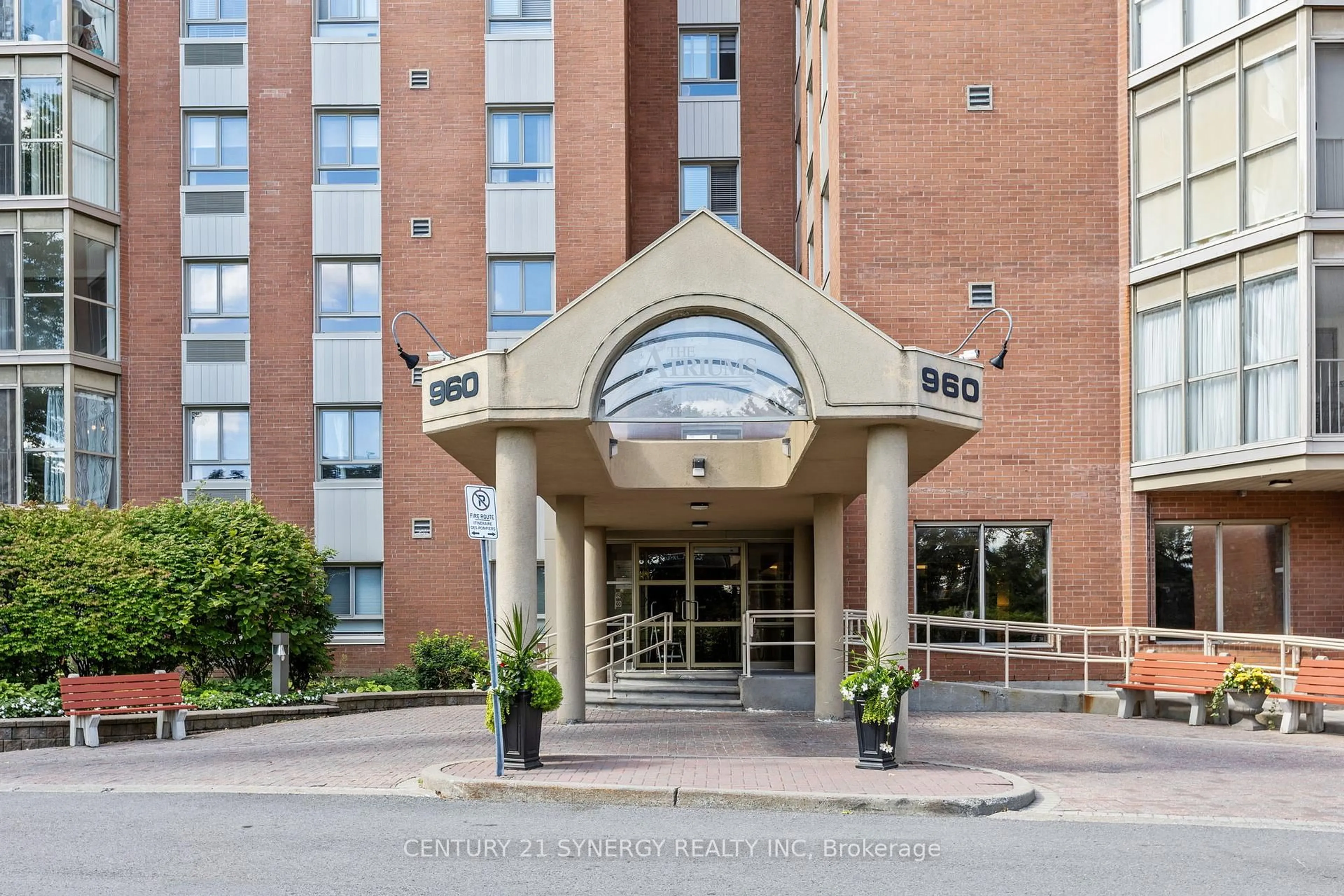 Indoor foyer for 960 Teron Rd #703, Ottawa Ontario K2K 2B6