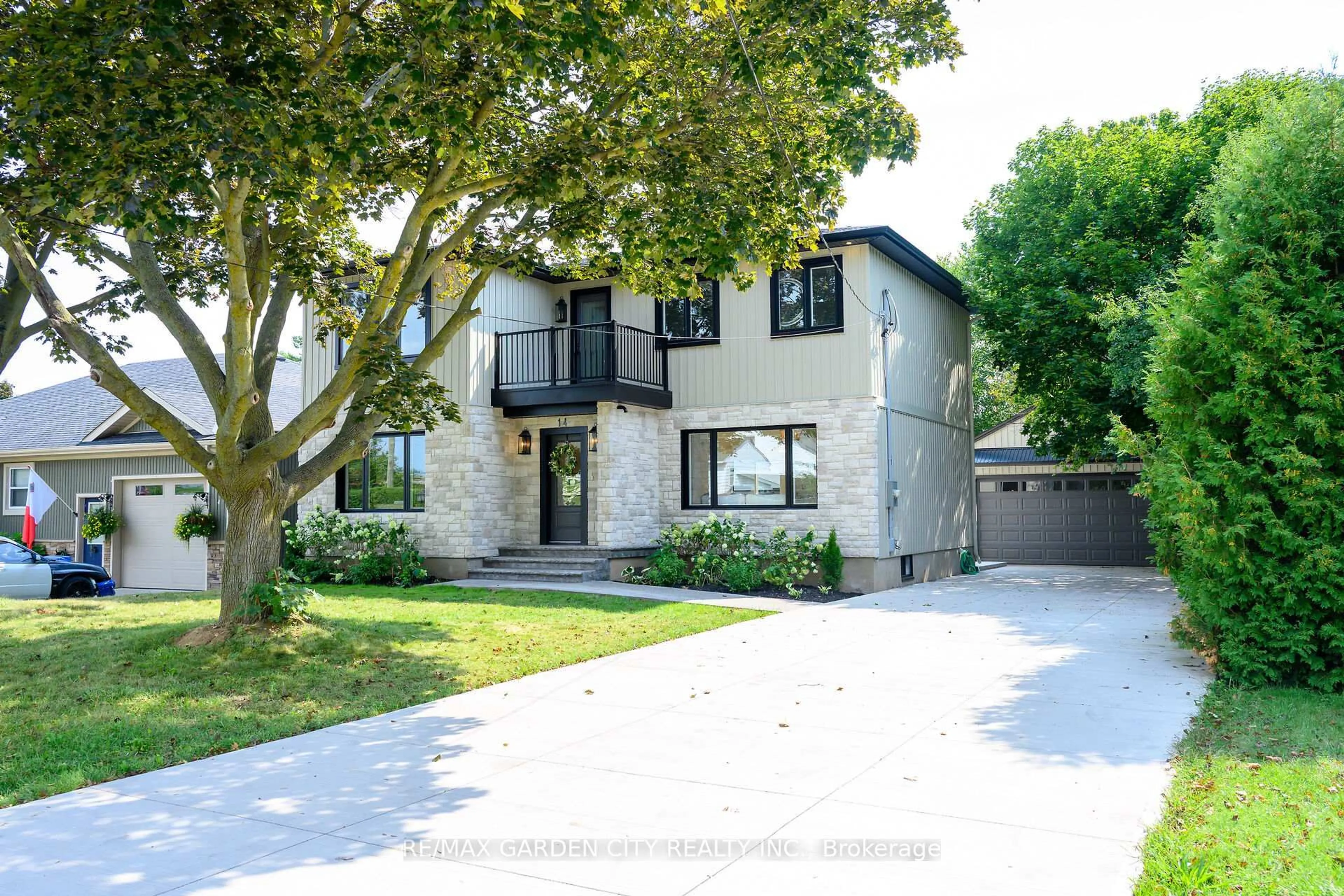 Home with brick exterior material, street for 14 Marr Ave, Grimsby Ontario L3M 2N7