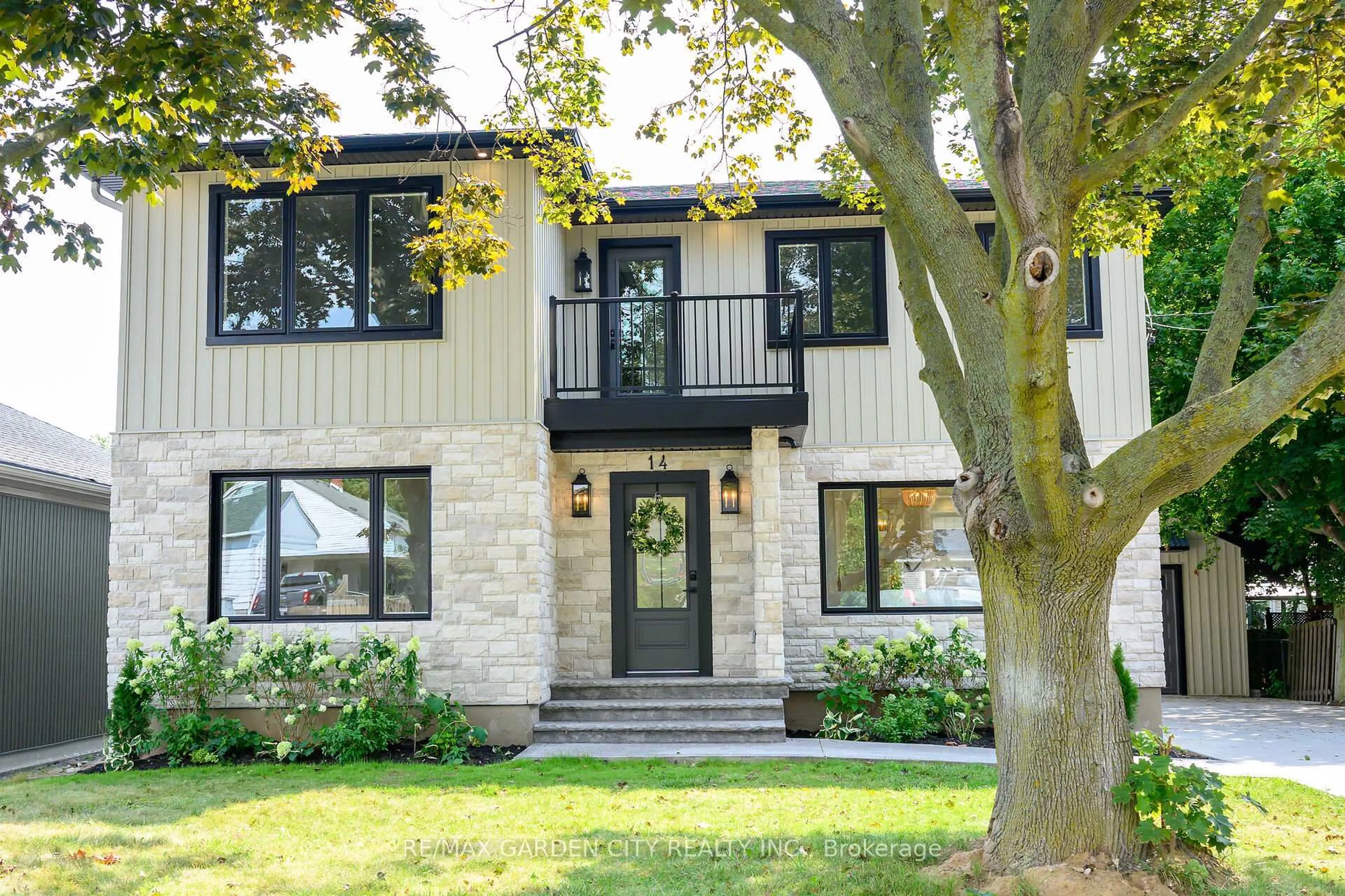 Home with brick exterior material, street for 14 Marr Ave, Grimsby Ontario L3M 2N7