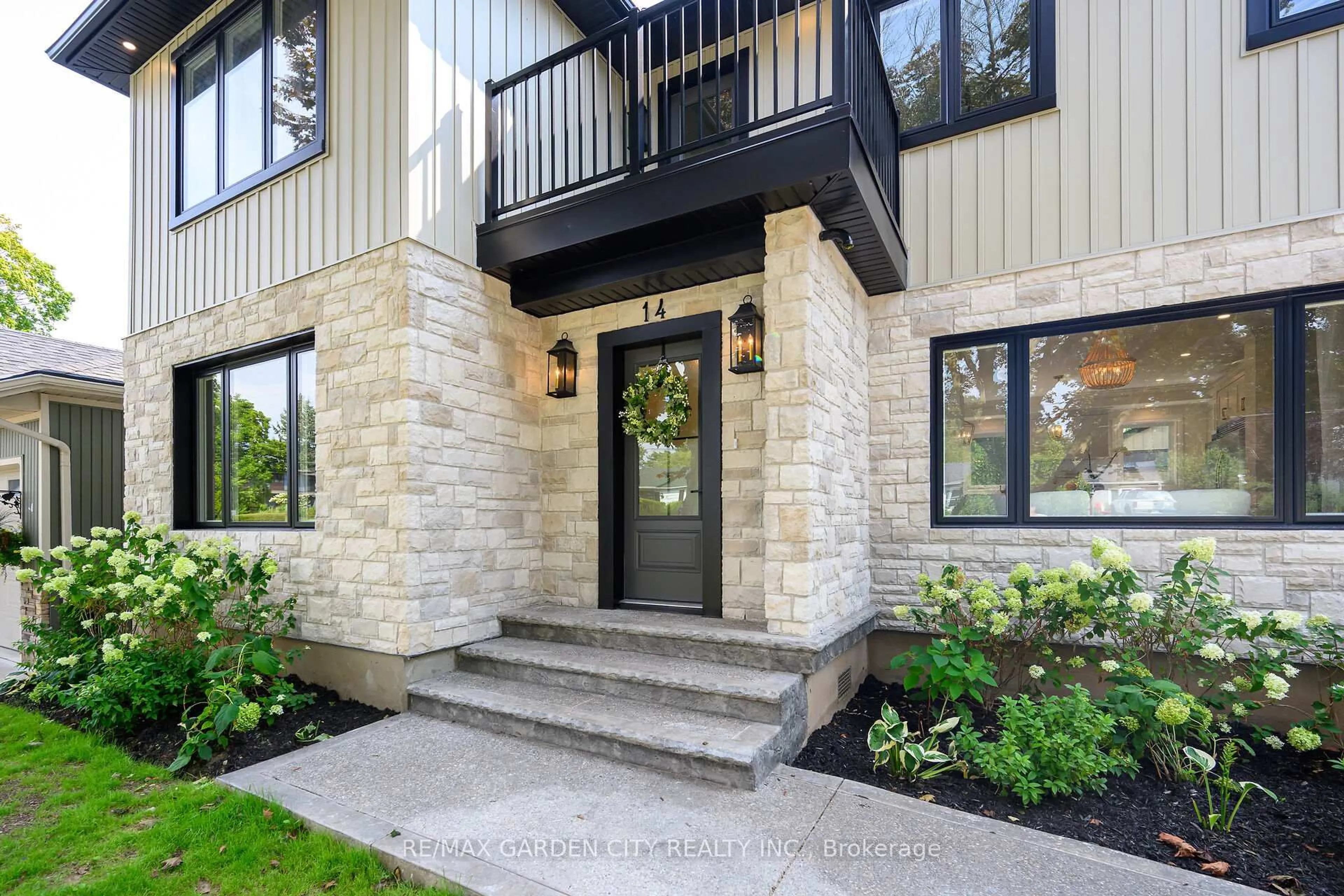 Home with brick exterior material, street for 14 Marr Ave, Grimsby Ontario L3M 2N7