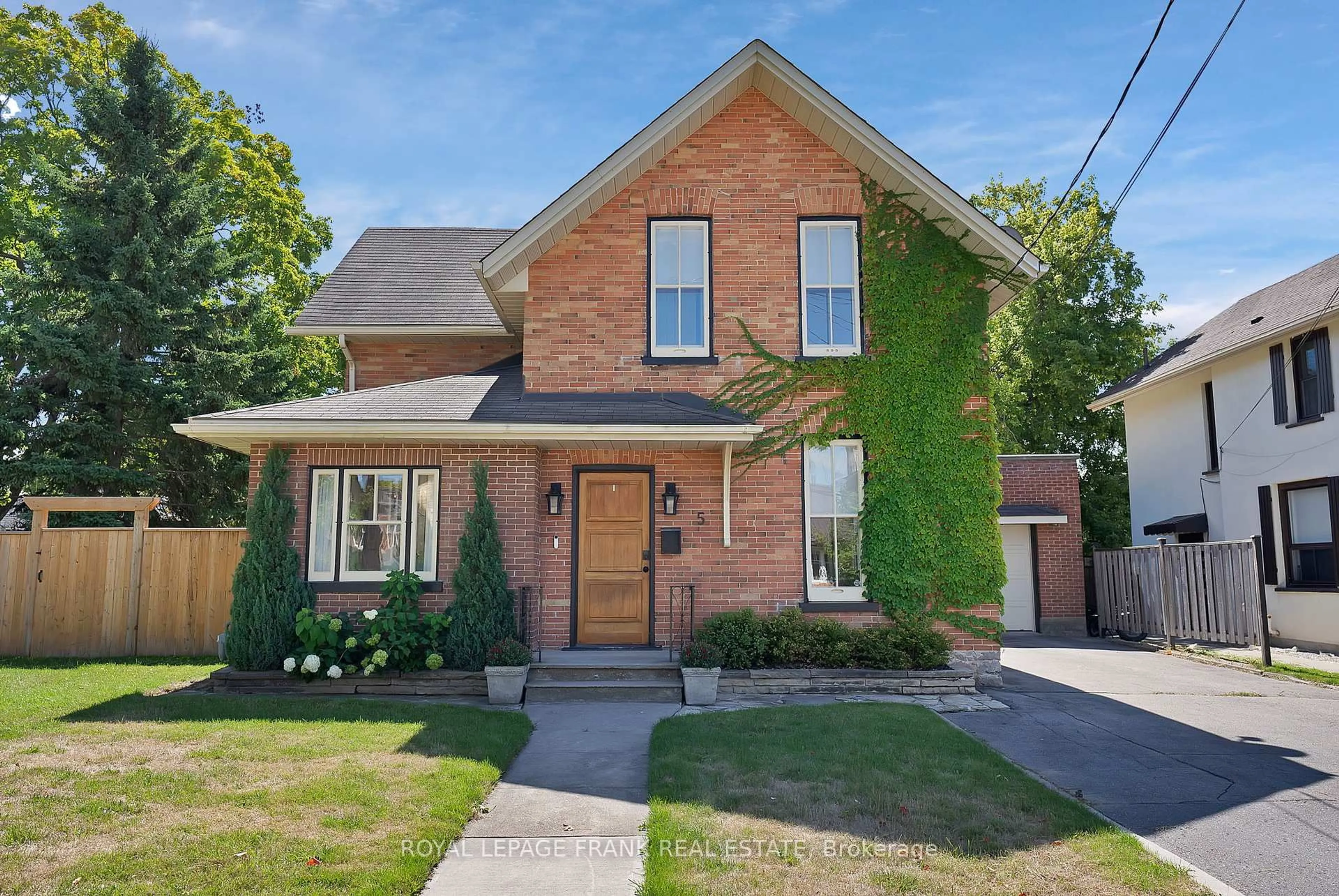 Home with brick exterior material, street for 5 Glenelg St, Kawartha Lakes Ontario K9V 1Y5