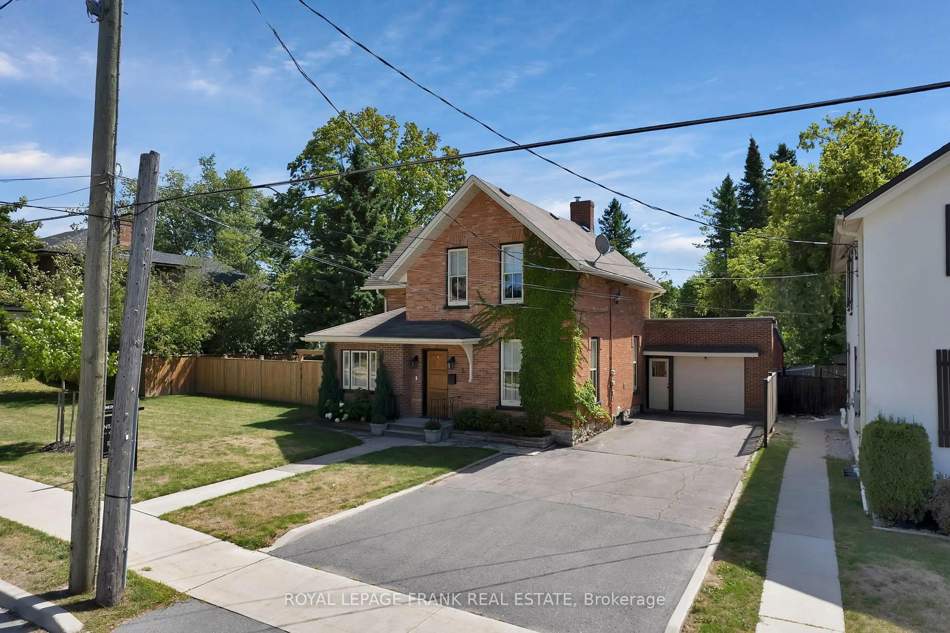 A pic from outside/outdoor area/front of a property/back of a property/a pic from drone, street for 5 Glenelg St, Kawartha Lakes Ontario K9V 1Y5