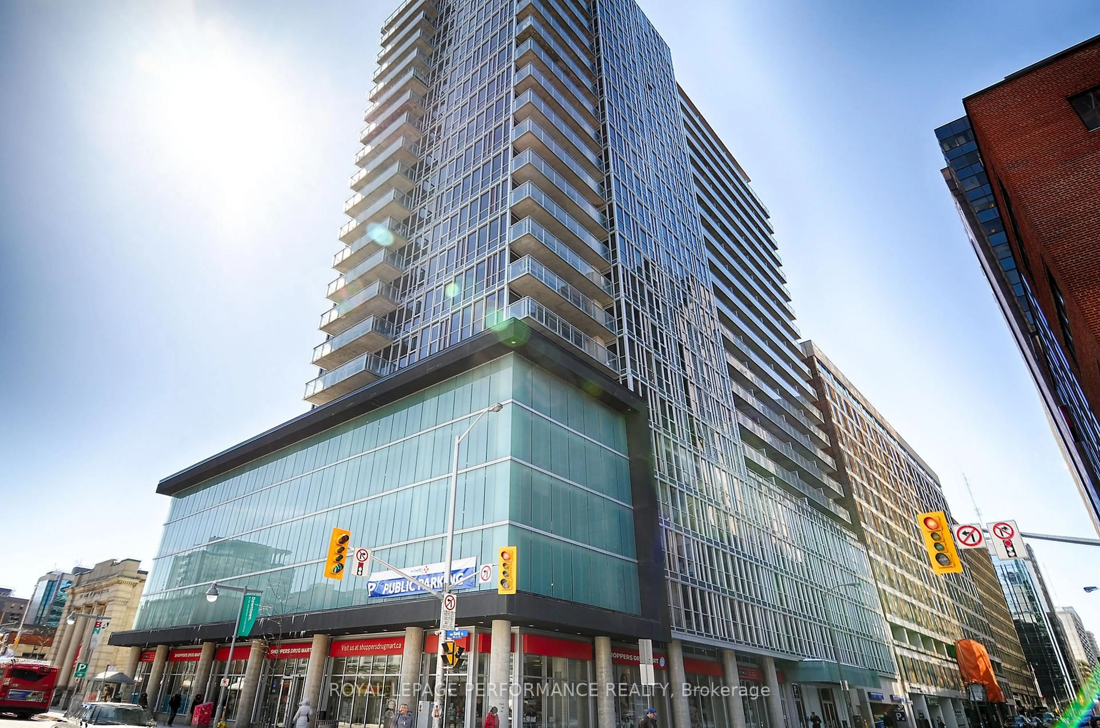 Indoor foyer for 324 Laurier Ave #1403, Ottawa Ontario K1N 6P6