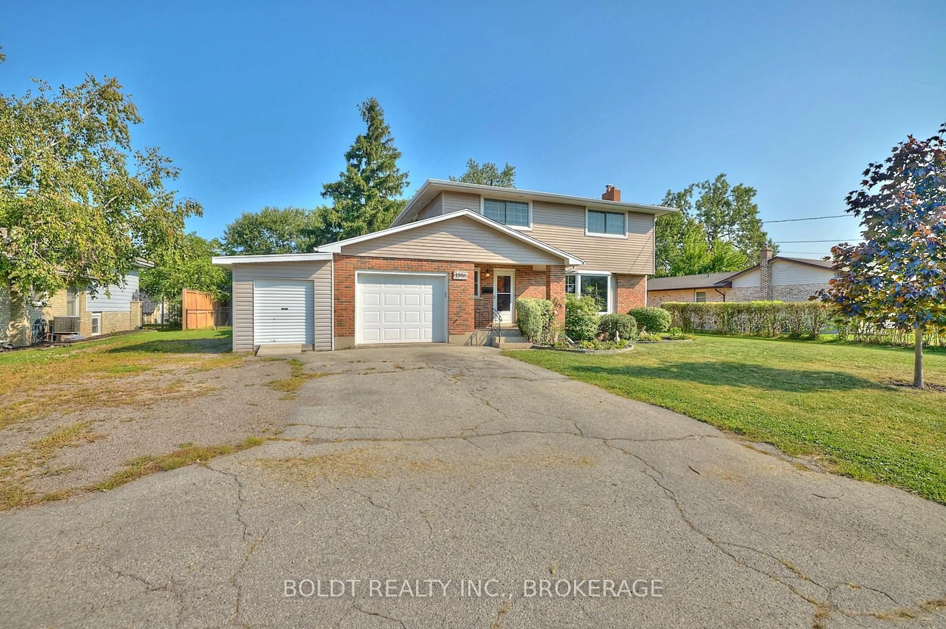 Home with brick exterior material, street for 1516 GARRISON Rd, Fort Erie Ontario L2A 1P6