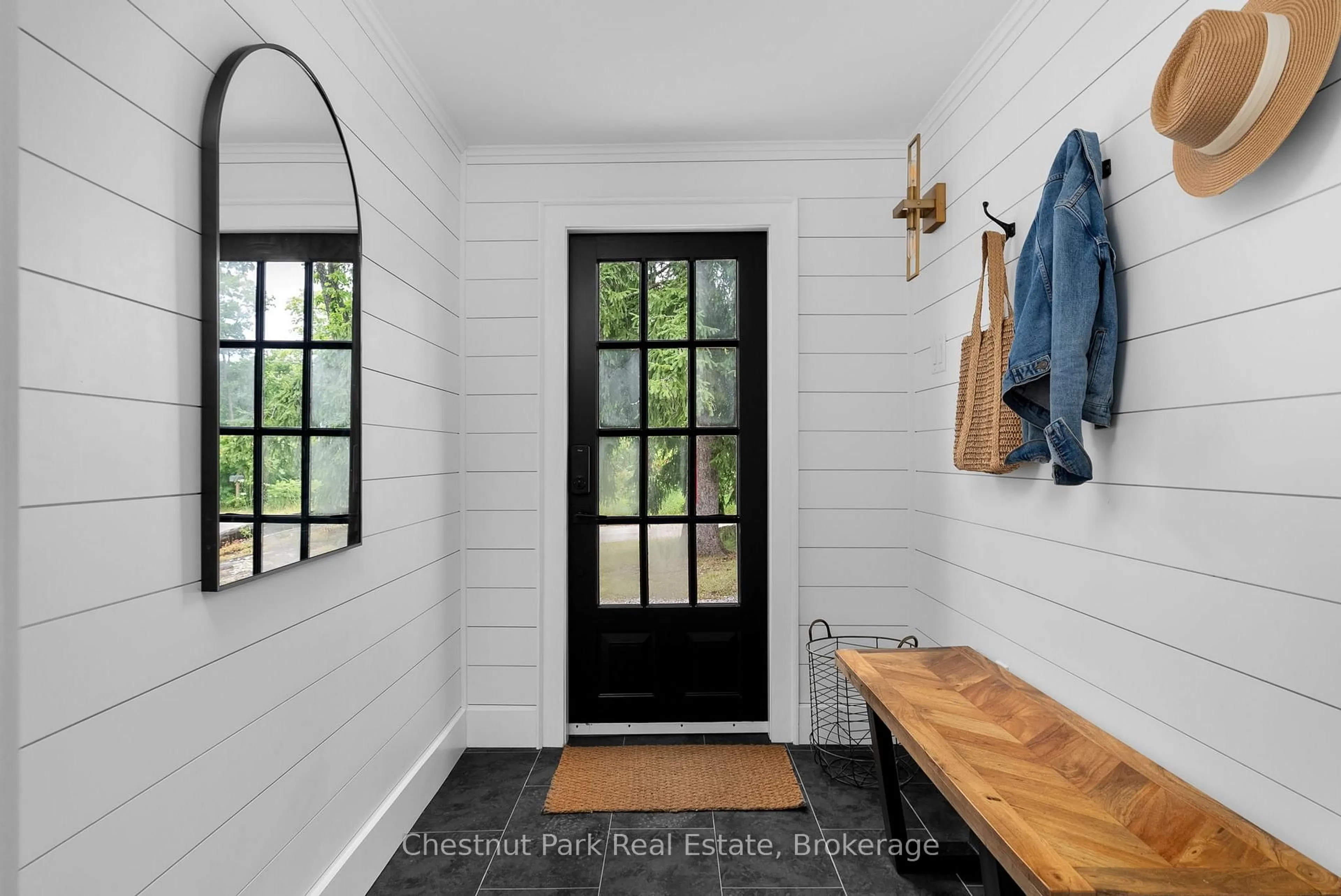 Indoor entryway for 1011 UNITED CHURCH Rd, Muskoka Lakes Ontario P0C 1H0