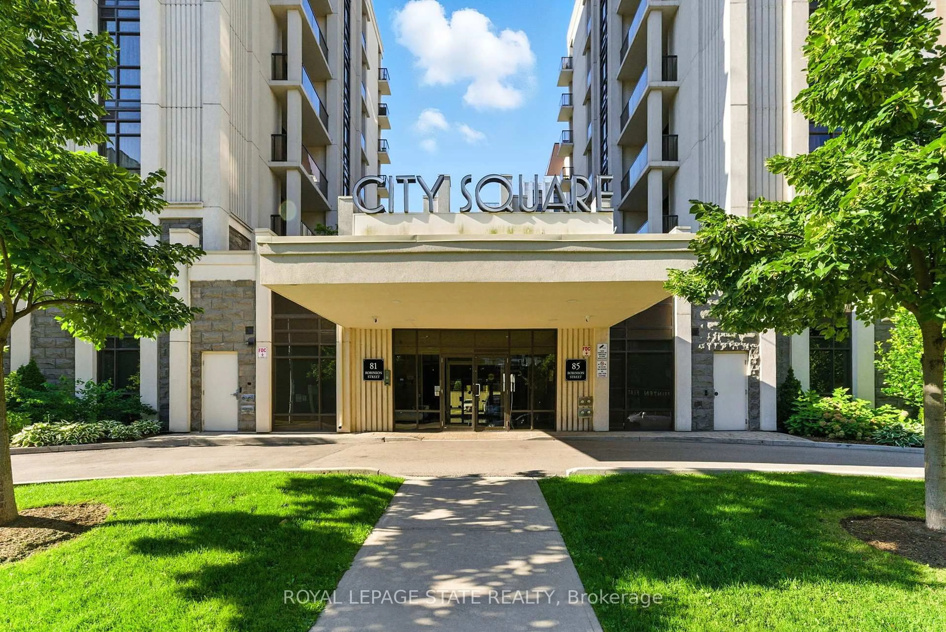 Indoor foyer for 81 Robinson St #709, Hamilton Ontario L8P 0C2