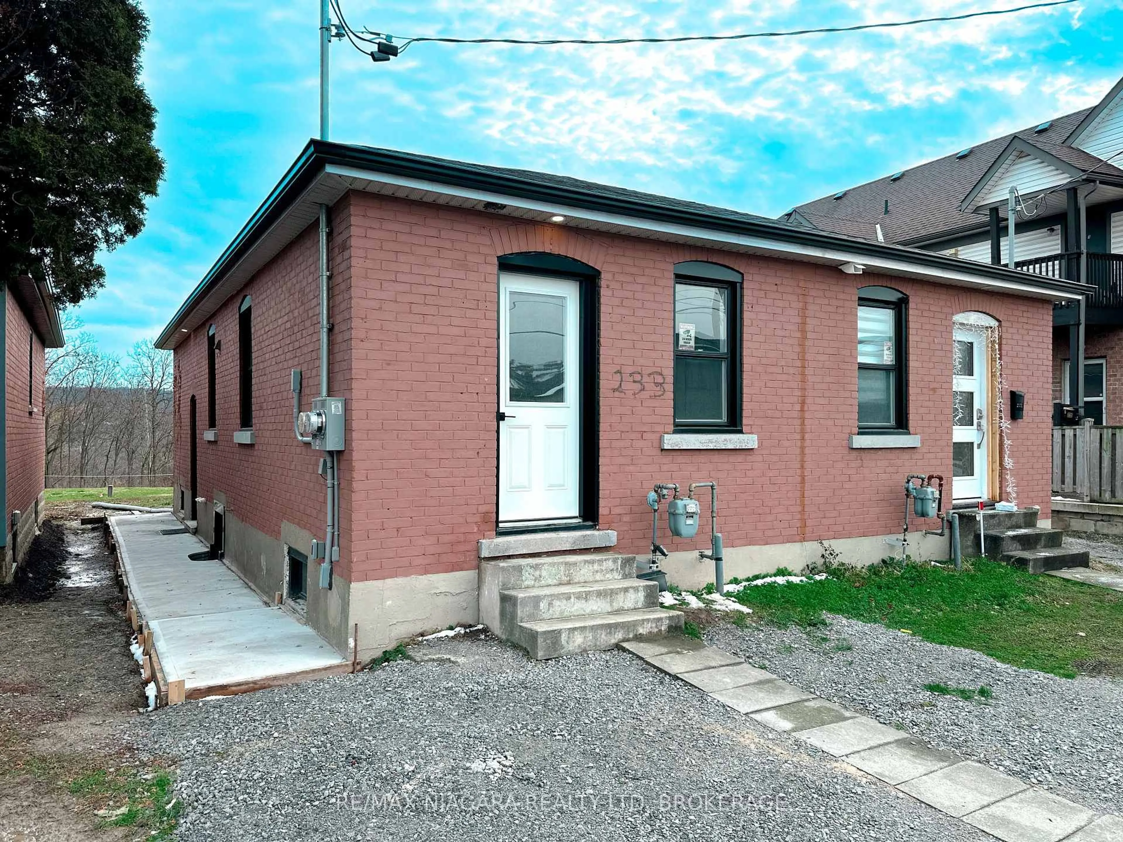 Home with brick exterior material, street for 233 PELHAM Rd, St. Catharines Ontario L2S 1W8
