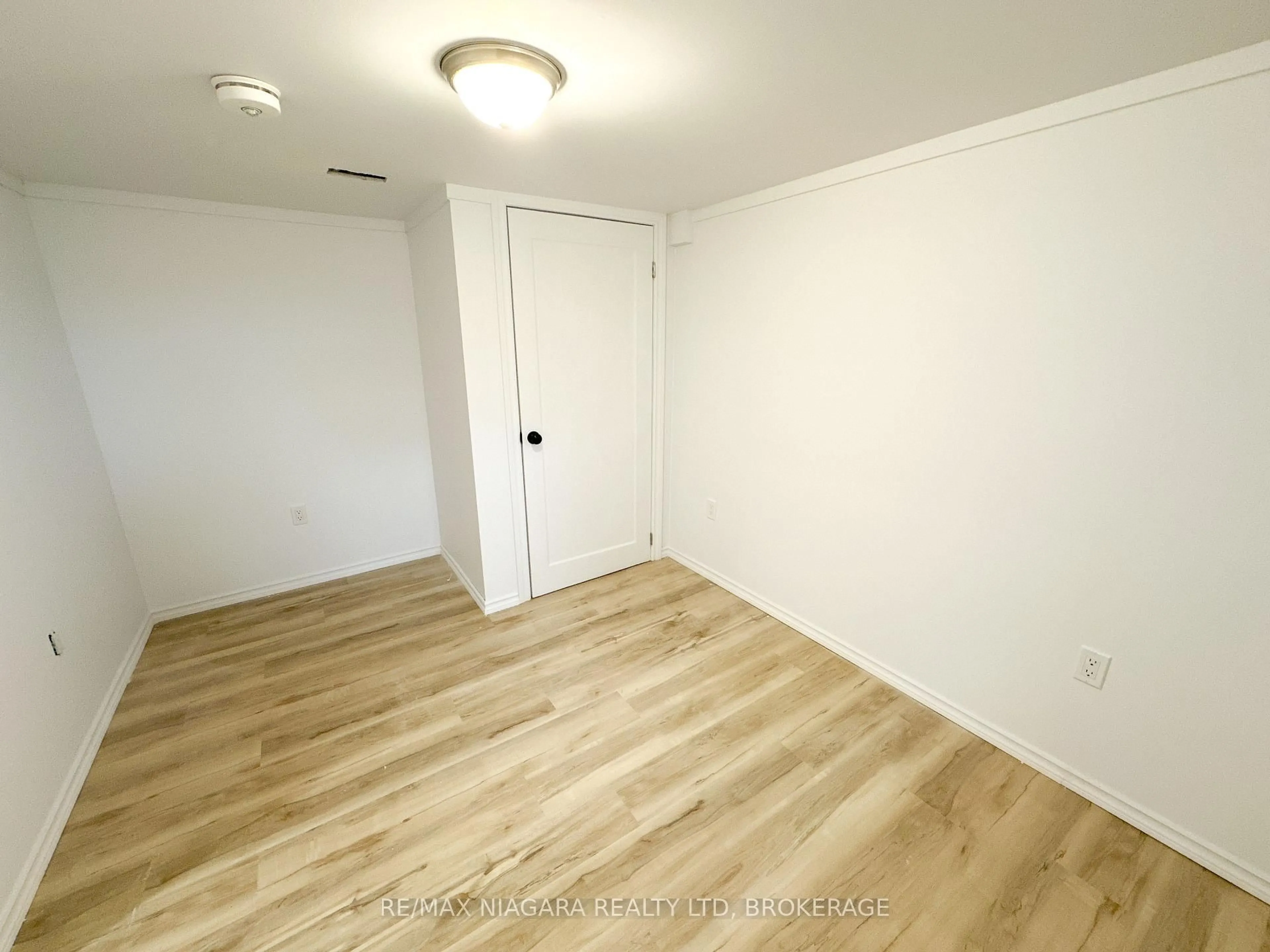 A pic of a room for 233 PELHAM Rd, St. Catharines Ontario L2S 1W8