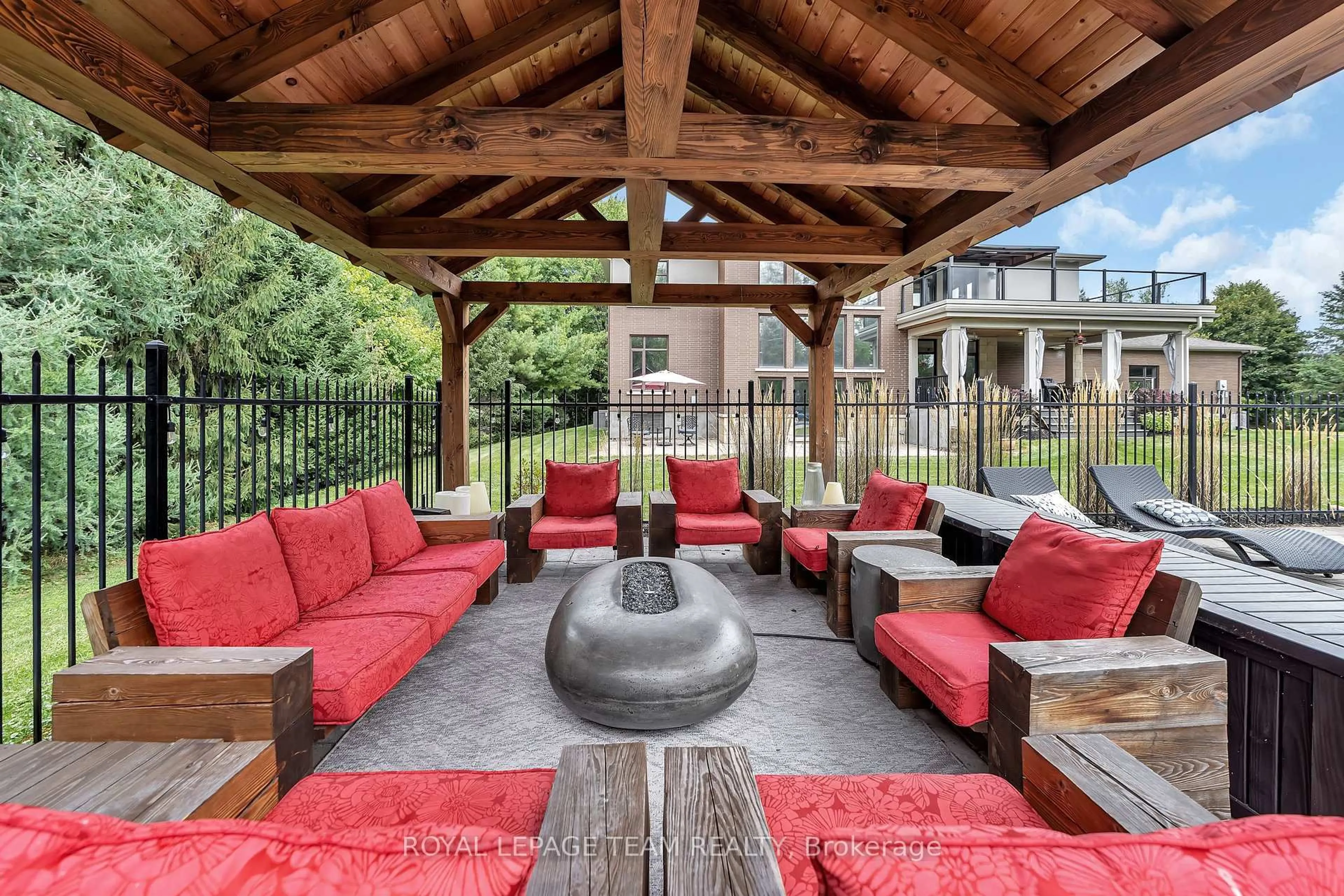 Patio, unknown for 6290 Emerald Links Dr, Ottawa Ontario K4P 1M4