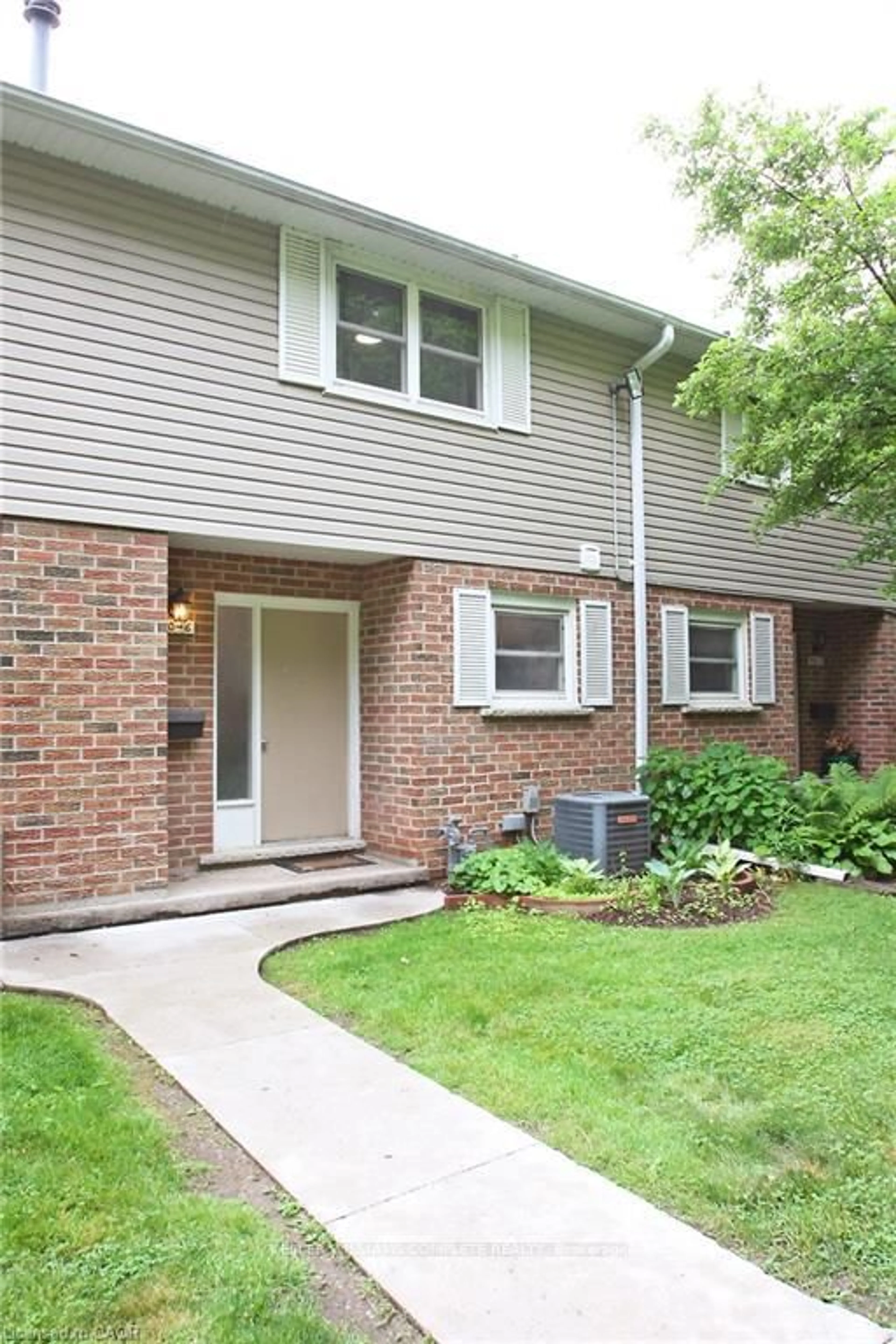 Home with brick exterior material, street for 410 Pioneer Dr #6, Kitchener Ontario N2P 1H6
