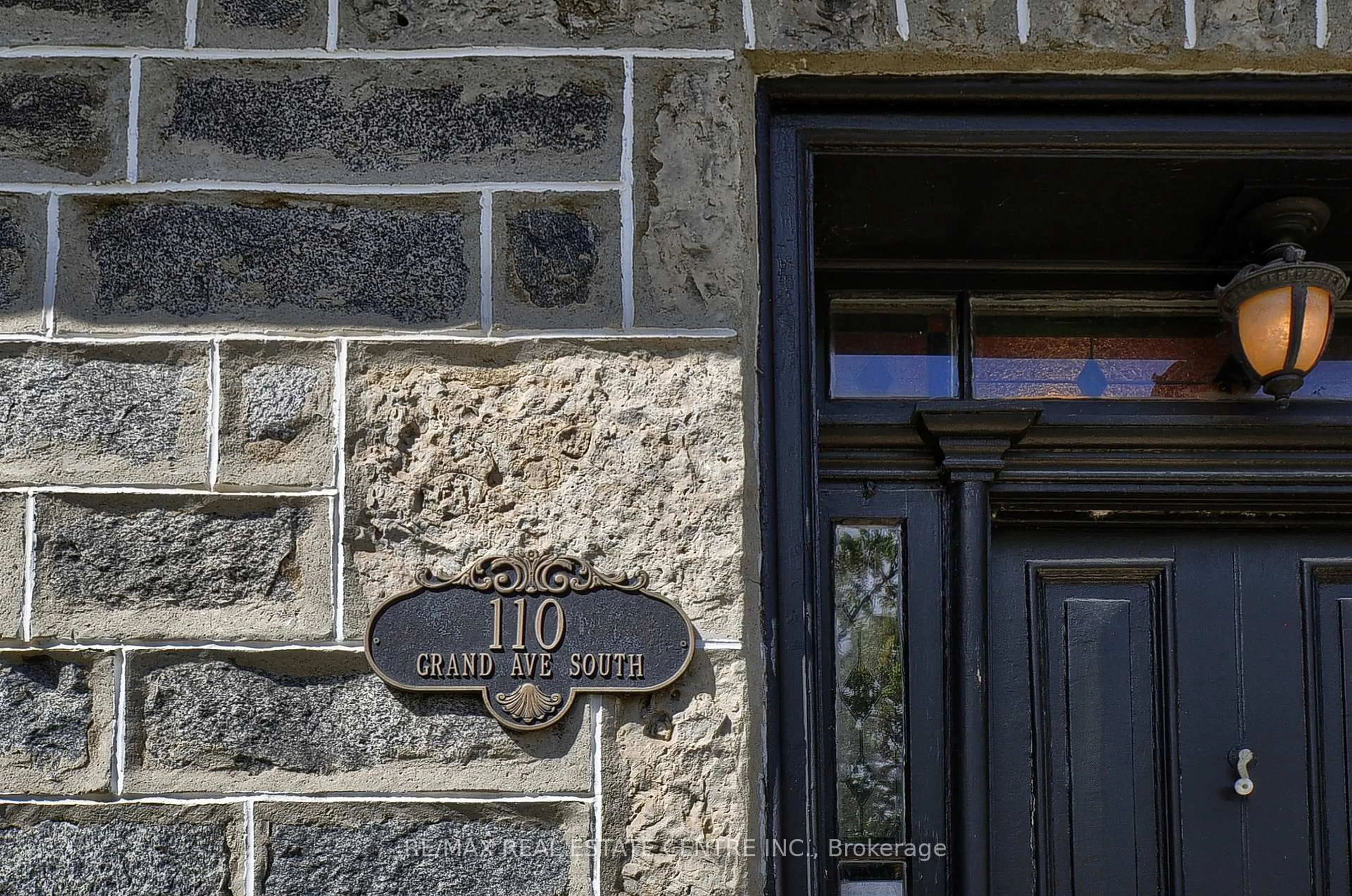 Unknown for 110 Grand Ave, Cambridge Ontario N1S 2M2