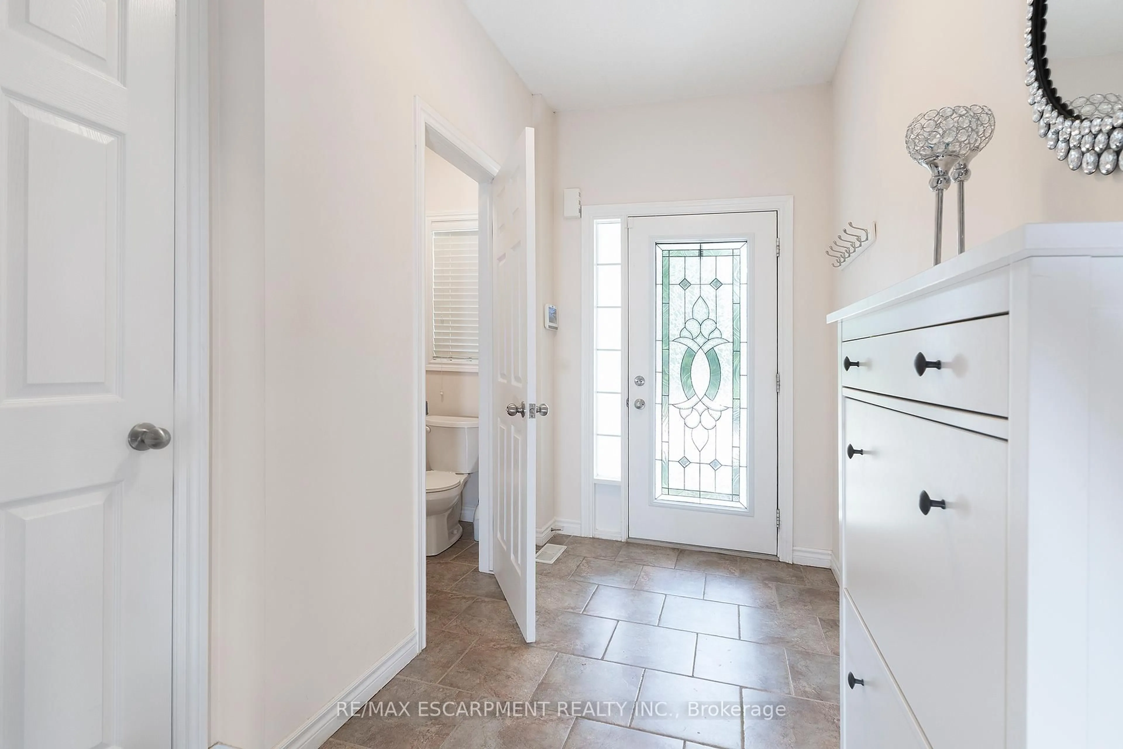Indoor entryway for 345 Glancaster Rd #14, Hamilton Ontario L9G 3A4
