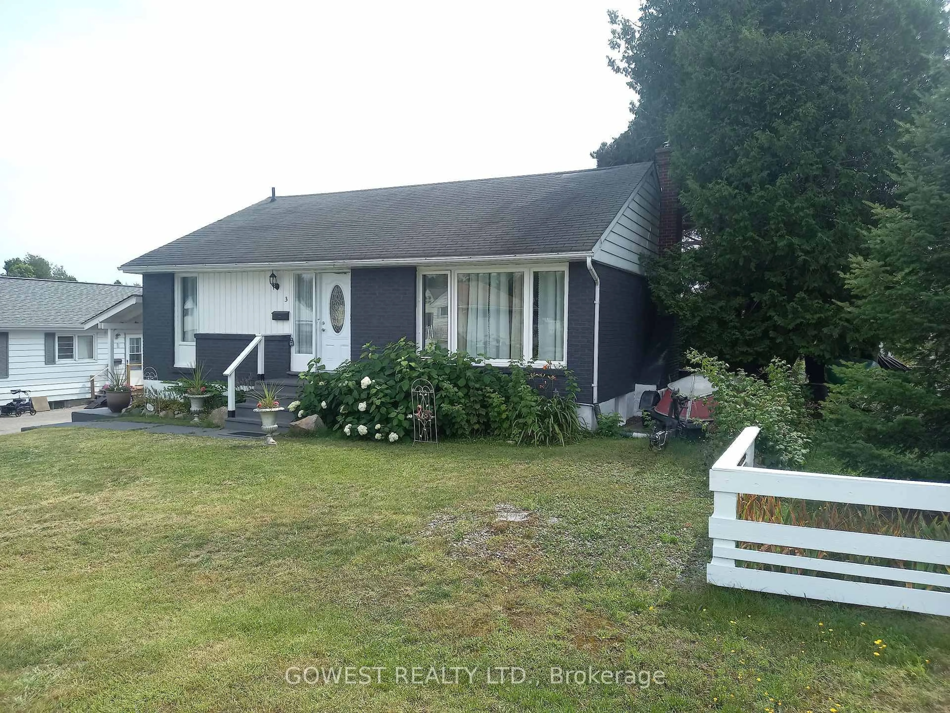 A pic from outside/outdoor area/front of a property/back of a property/a pic from drone, unknown for 3 Hart Rd, Elliot Lake Ontario P5A 1P7