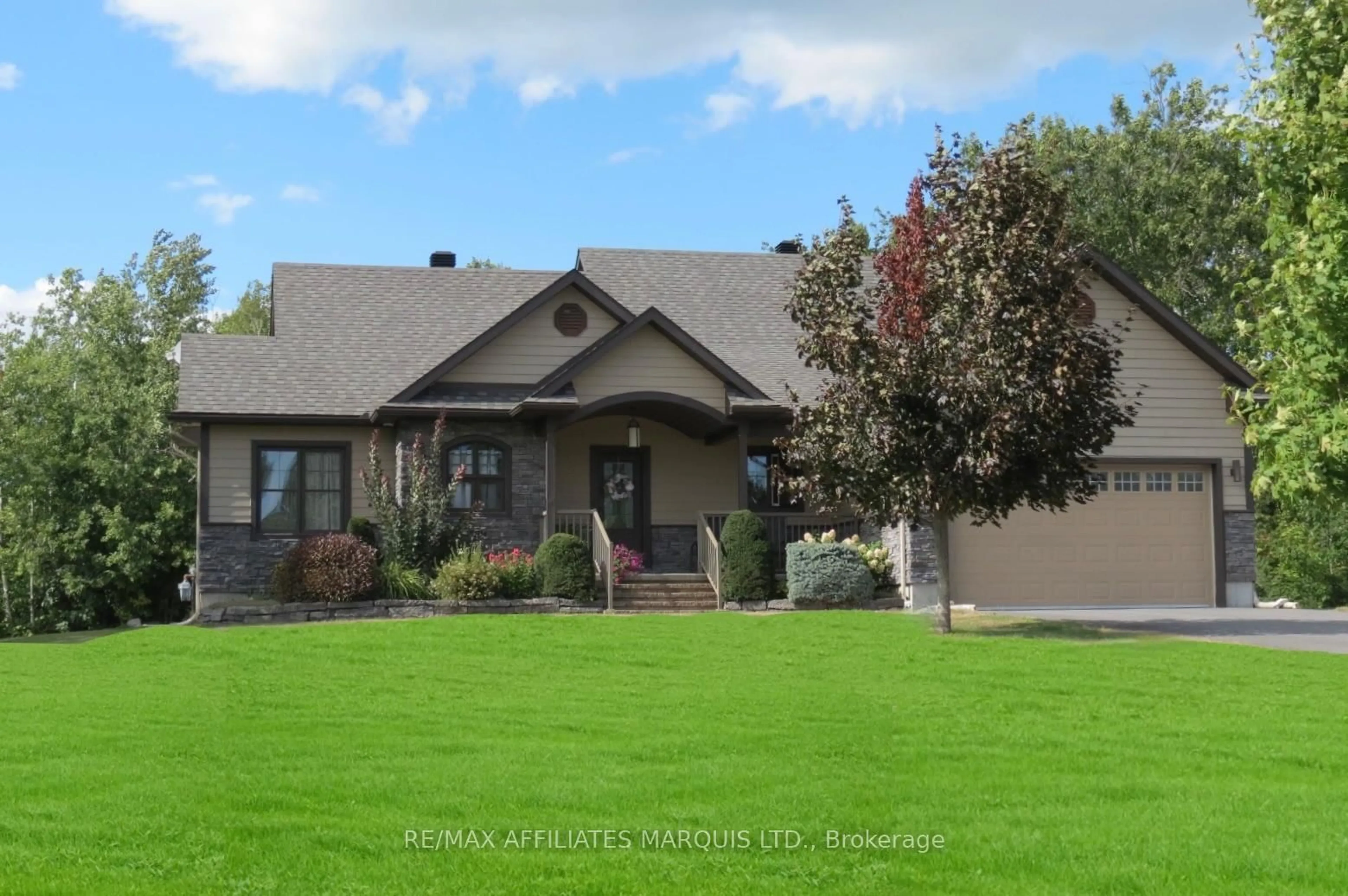 Home with vinyl exterior material, unknown for 20447 Patricia Lane, South Glengarry Ontario K0C 1L0