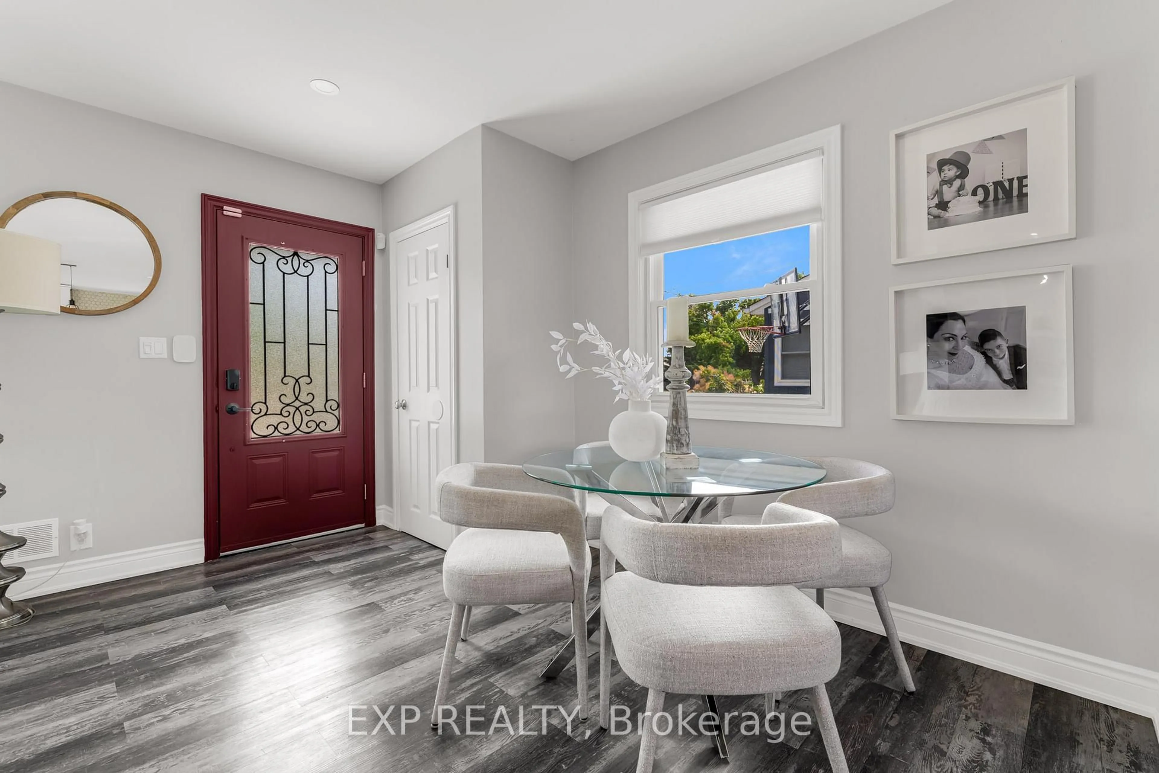 Indoor entryway for 4382 Central Ave, Lincoln Ontario L0R 1B6