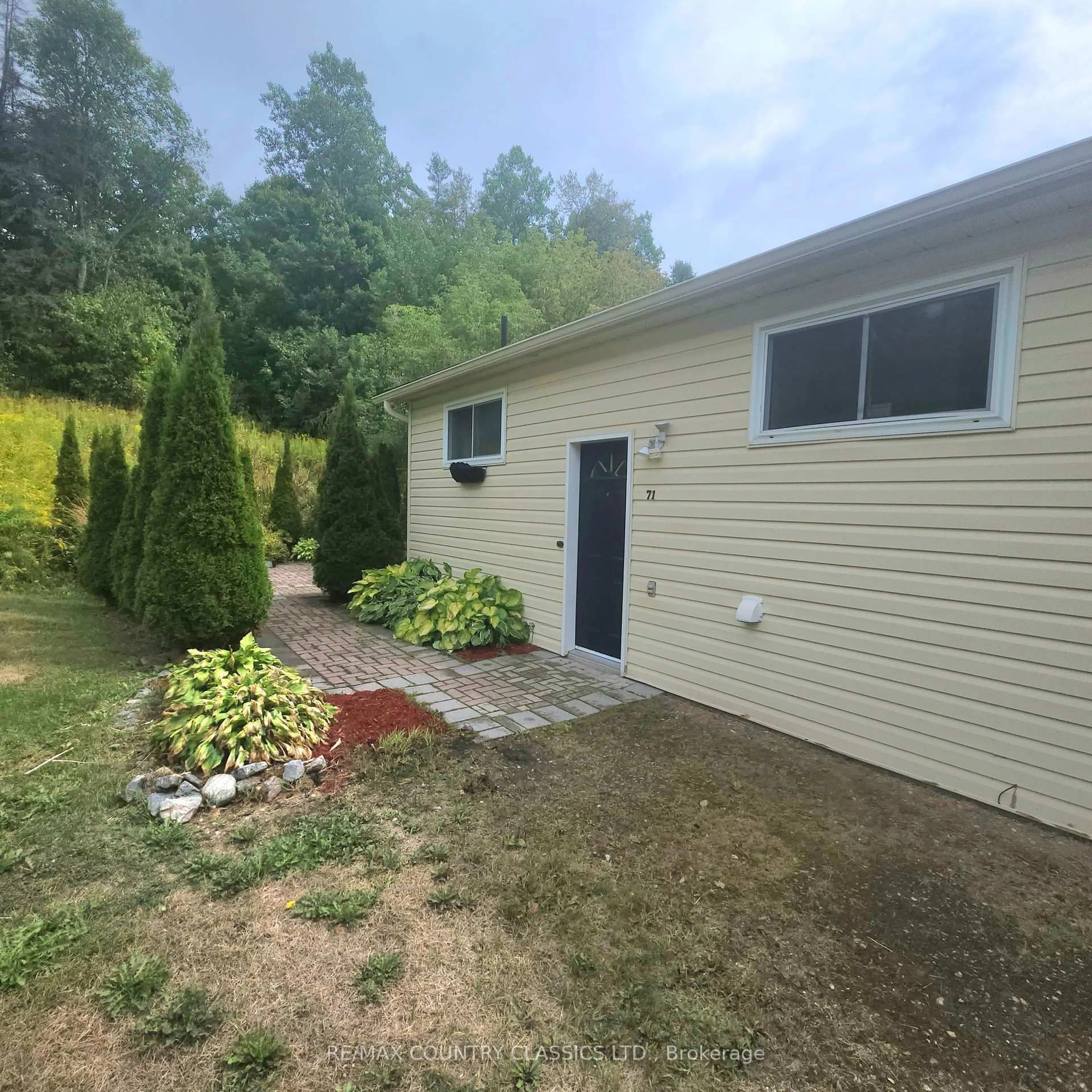 Home with vinyl exterior material, unknown for 71 & 73 Cleak Ave, Bancroft Ontario K0L 1C0