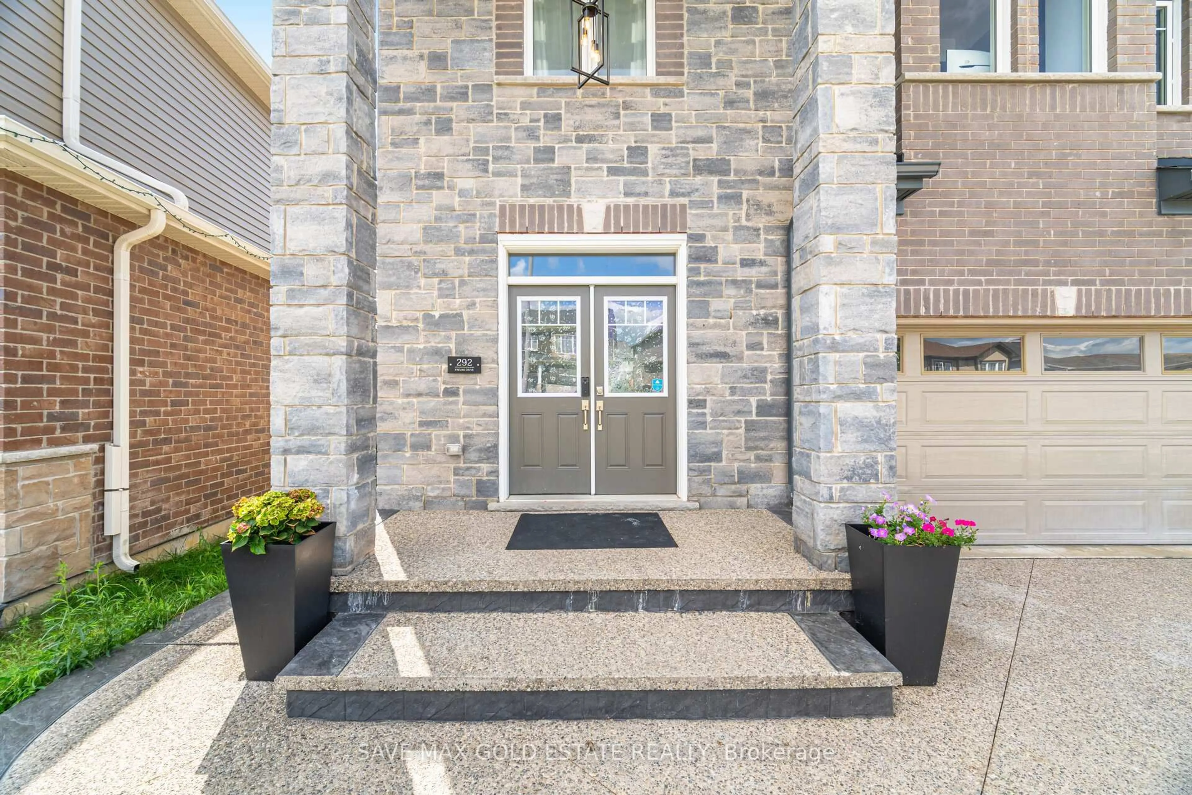 Indoor entryway for 292 Freure Dr, Cambridge Ontario N1S 0C1