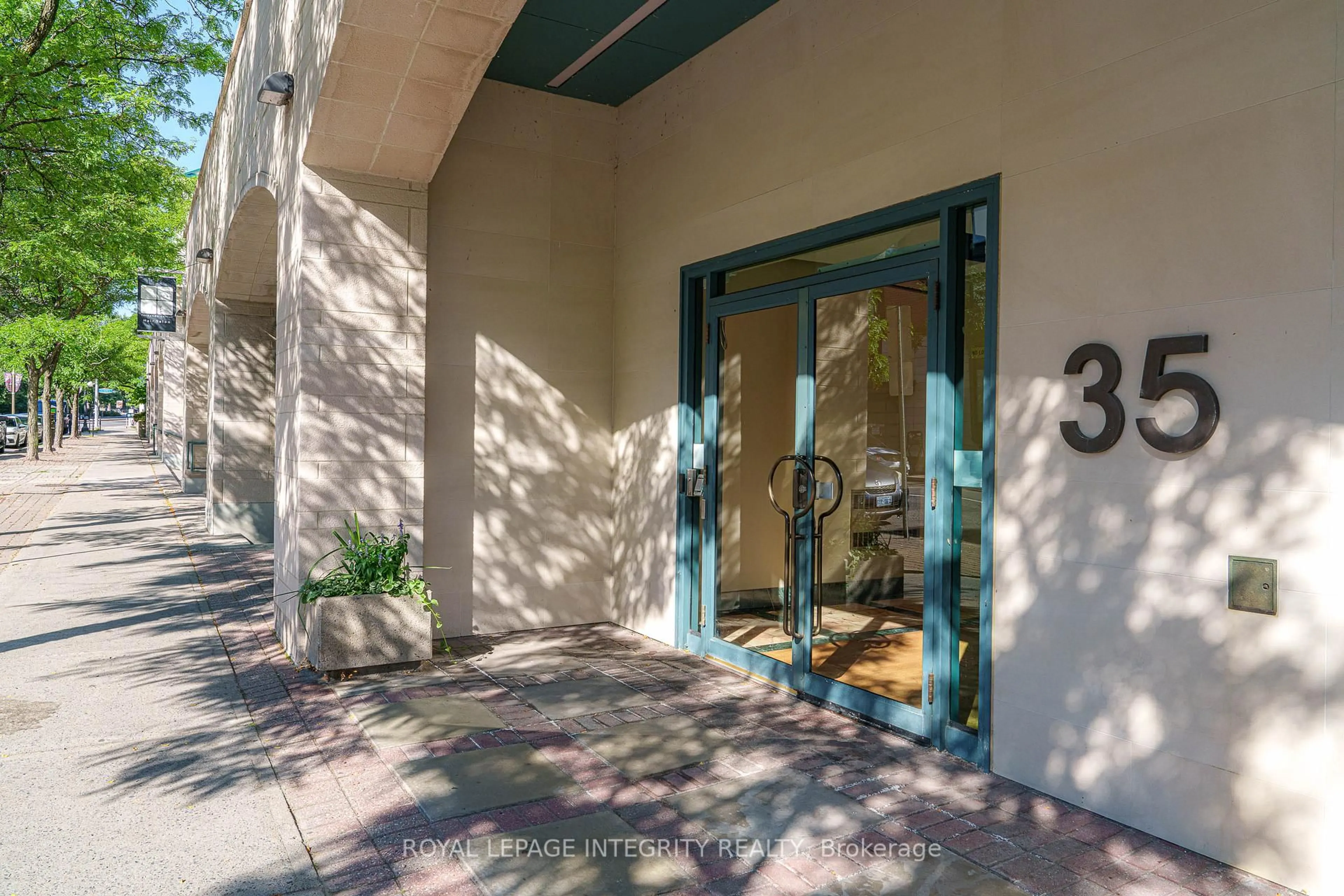 Indoor entryway for 35 Murray St #217, Ottawa Ontario K1N 9M5