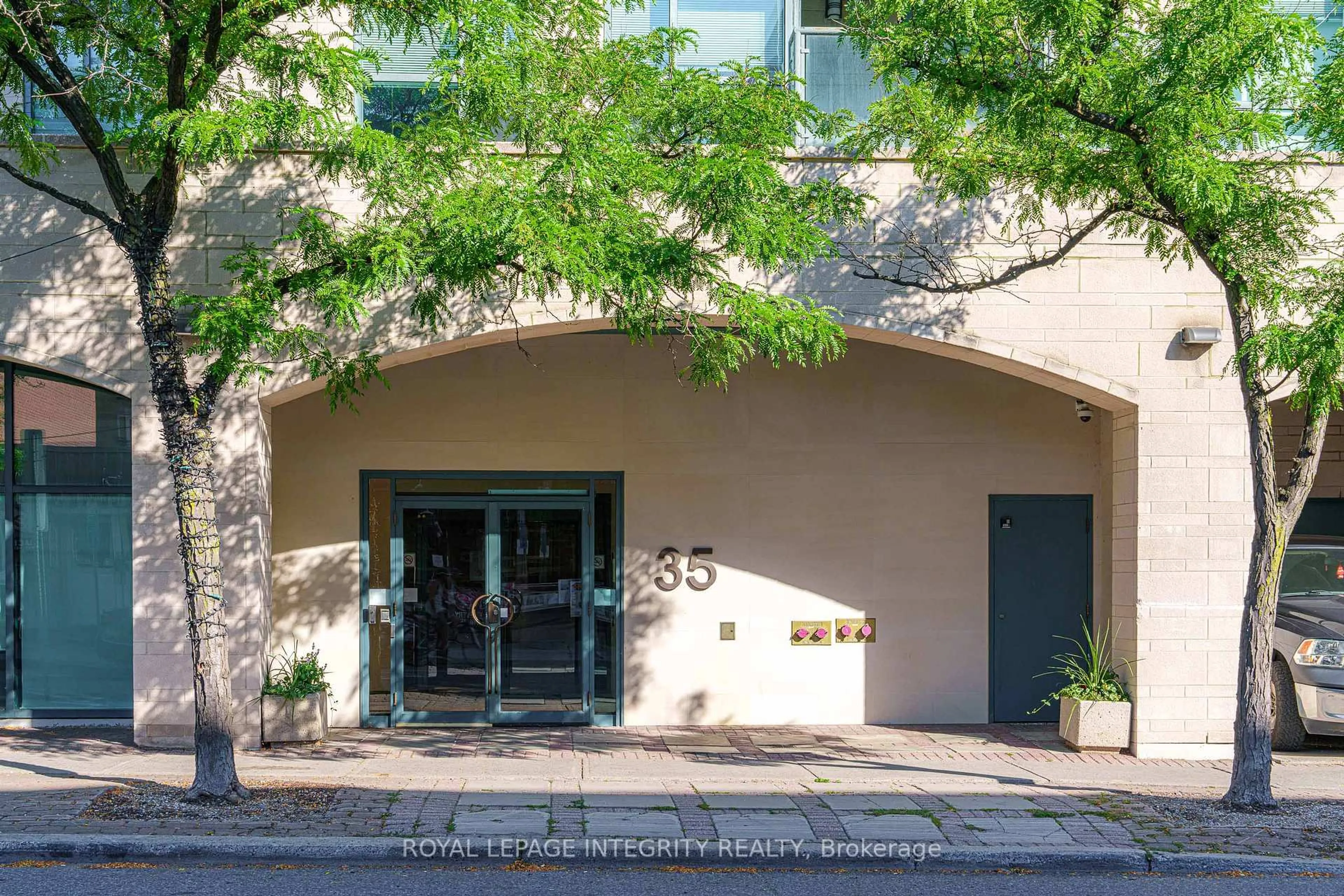 Indoor foyer for 35 Murray St #217, Ottawa Ontario K1N 9M5