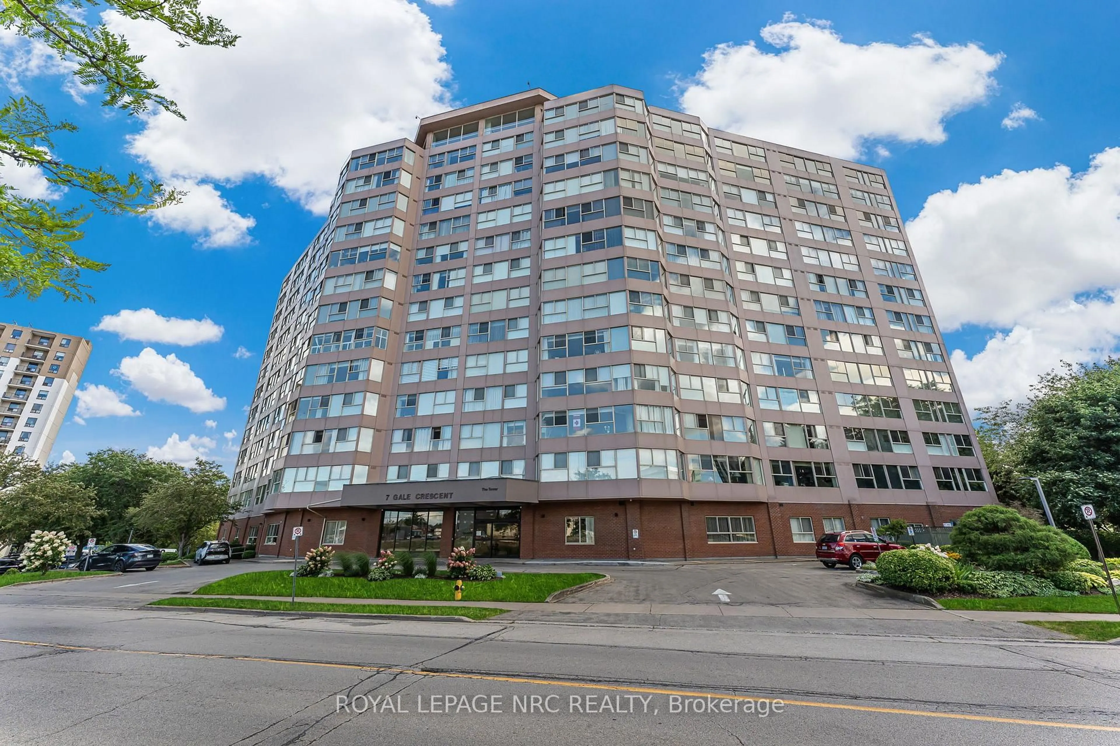 Unknown for 7 Gale Cres #PH1, St. Catharines Ontario L2R 7M8