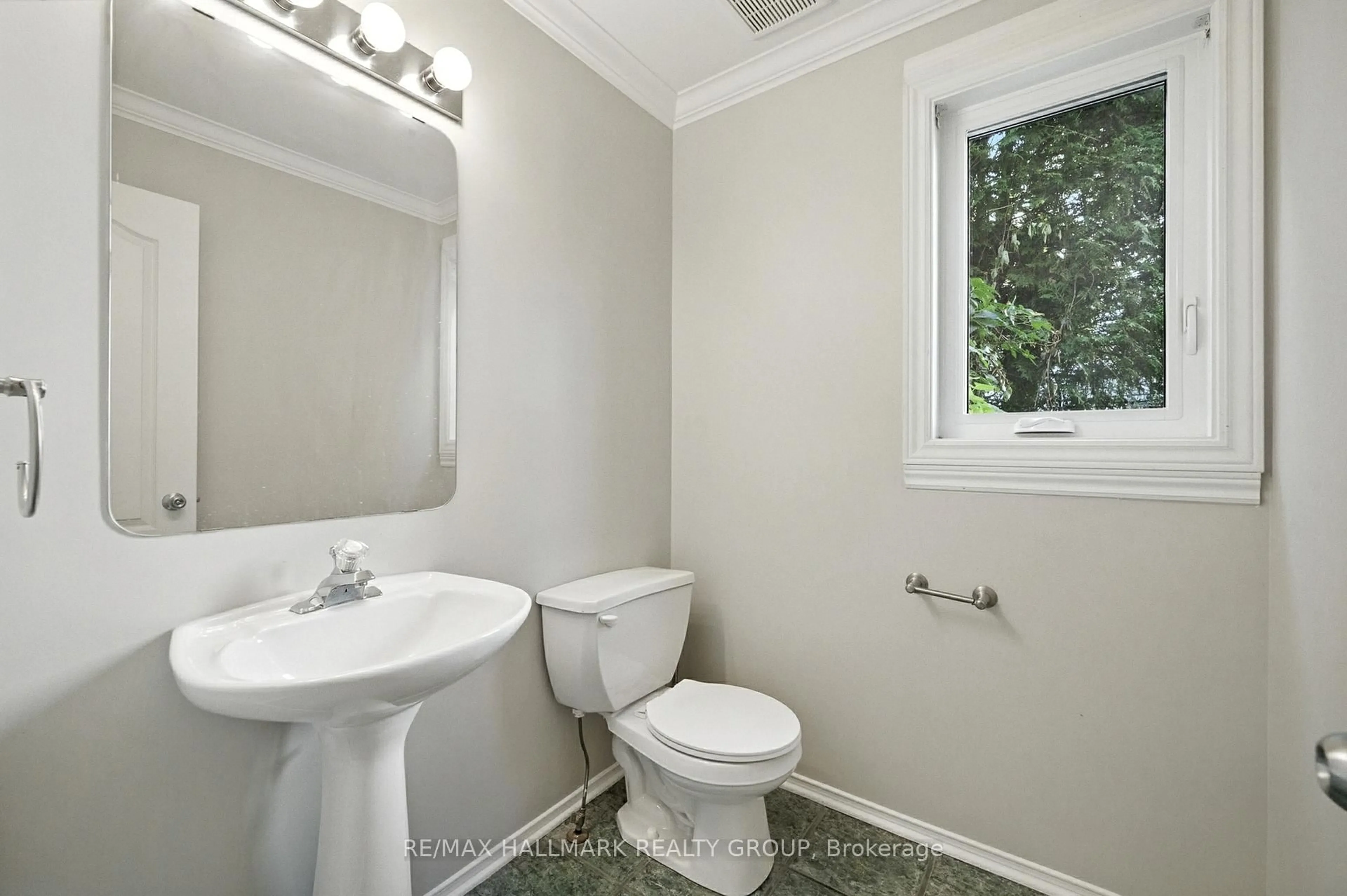 Standard bathroom, ceramic/tile floor for 6272 Sablewood Pl, Ottawa Ontario K1C 7M5